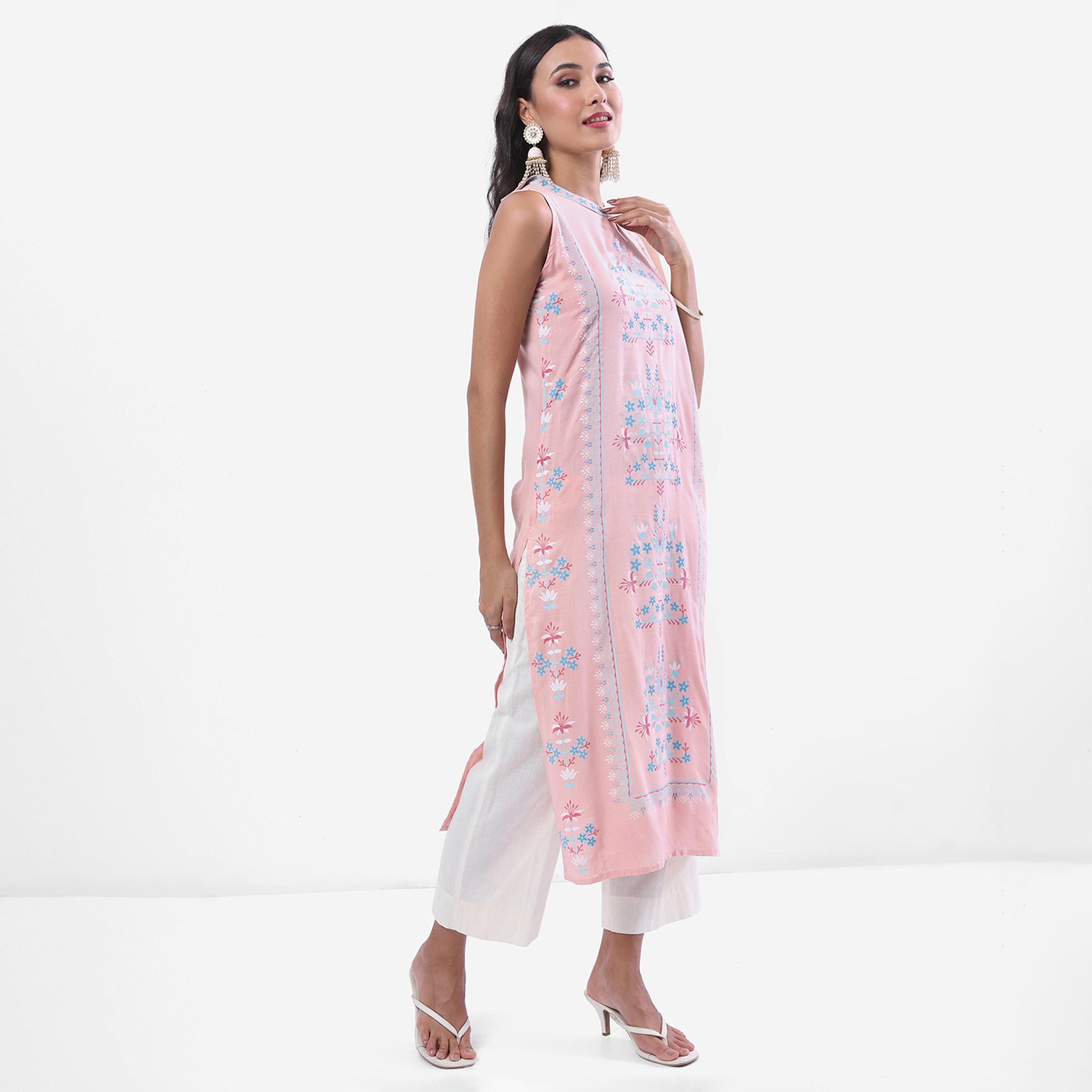 Vishudh X Styli Round Neck Floral Printed Straight Kurta-women-clothing-ethnicwear-kurtas-image-4