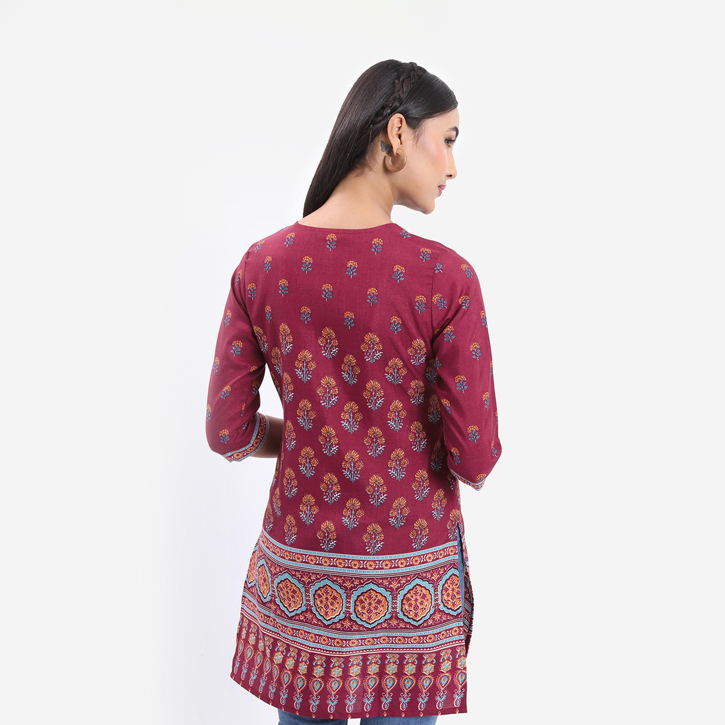 فيشود × ستايلي - كورتي بفتحة رقبة صغيرة وطبعة أزهار - أحمر داكن-women-clothing-ethnicwear-kurtas-image-3
