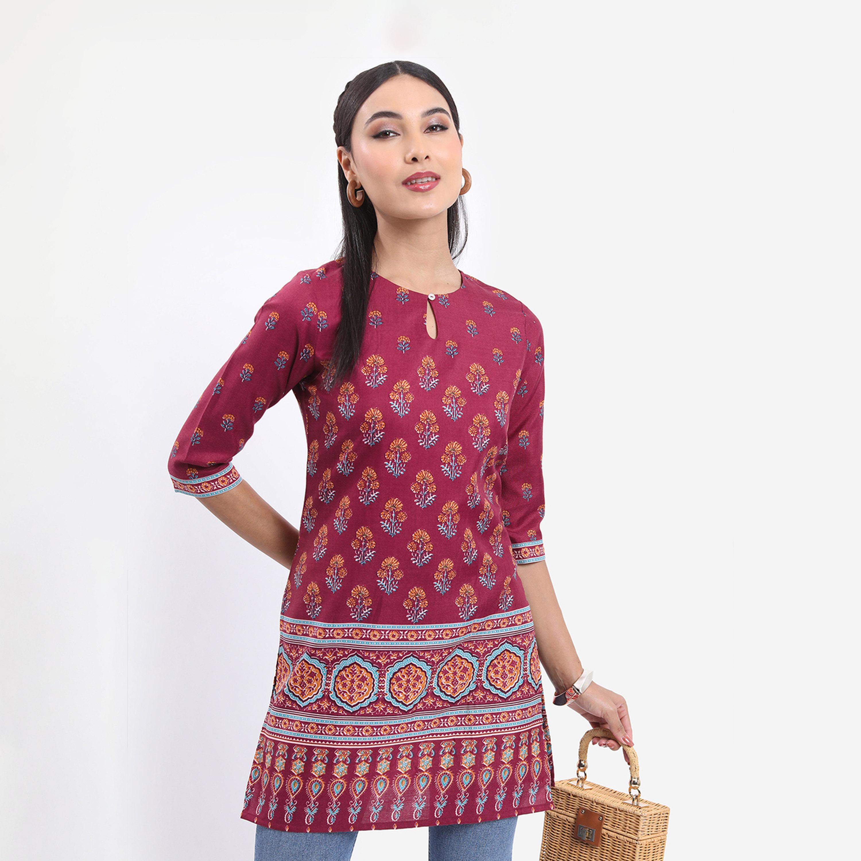 فيشود × ستايلي - كورتي بفتحة رقبة صغيرة وطبعة أزهار - أحمر داكن-women-clothing-ethnicwear-kurtas-image-6