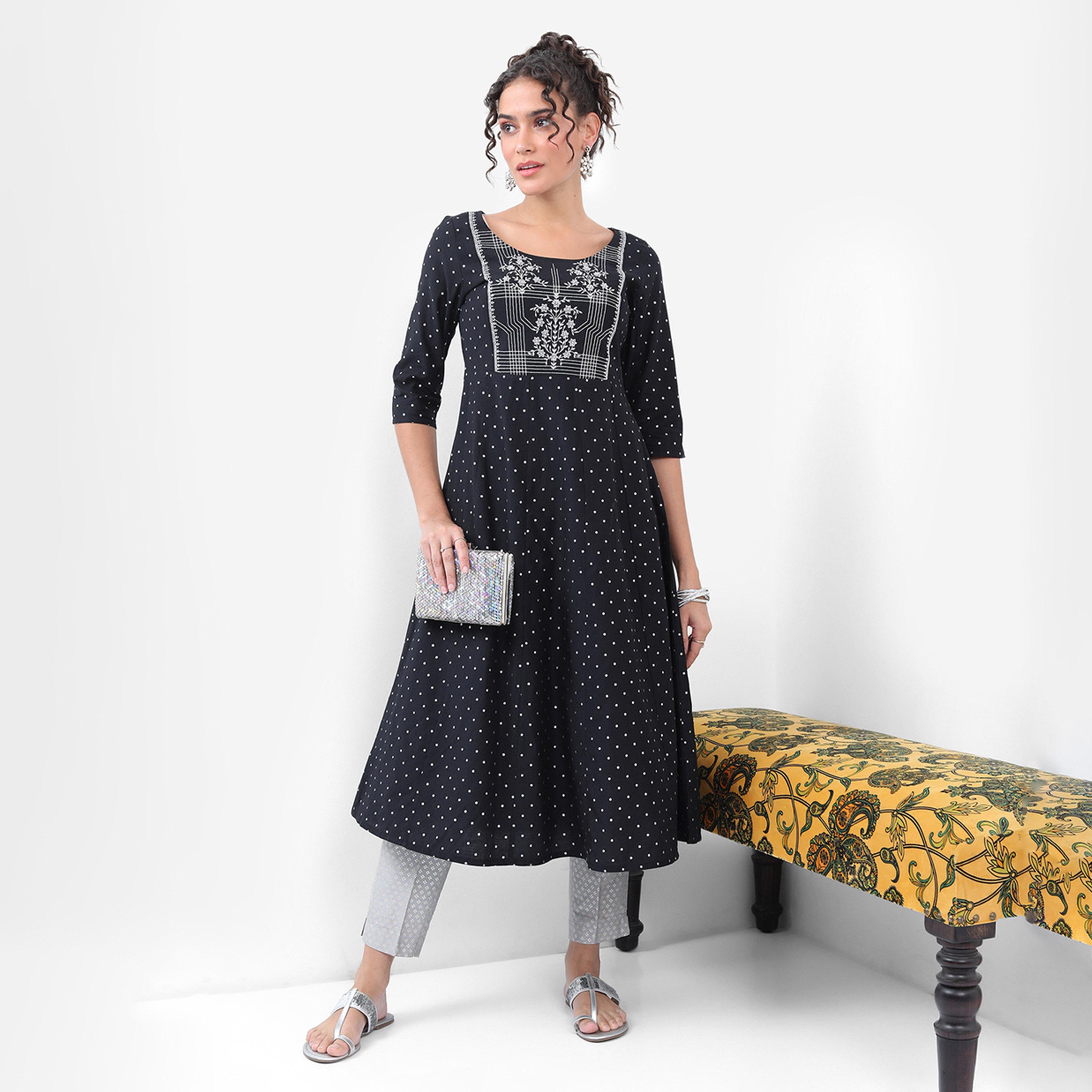 فيشود × ستايلي - كورتا مطرزة بالزهور بقصّة A-women-clothing-ethnicwear-kurtas-image-1