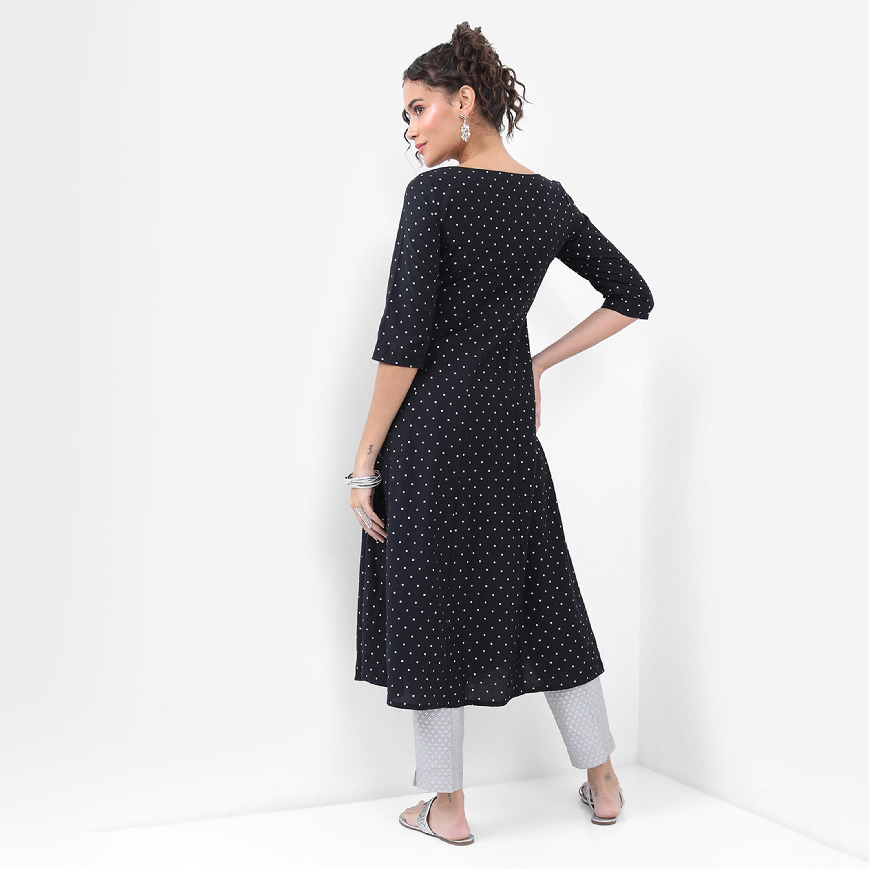 فيشود × ستايلي - كورتا مطرزة بالزهور بقصّة A-women-clothing-ethnicwear-kurtas-image-3