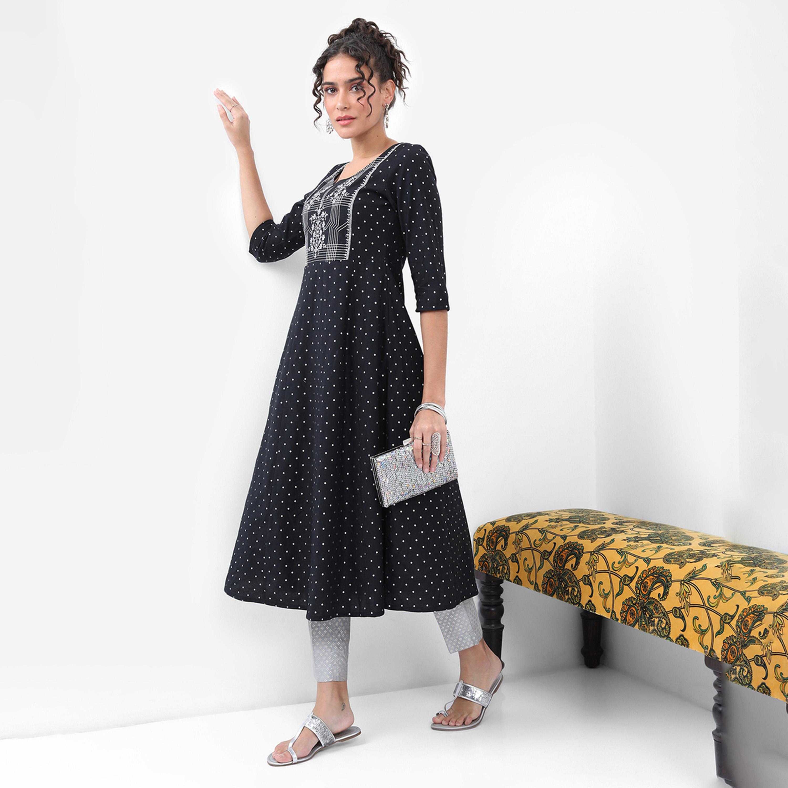 Vishudh X Styli Floral Embroidered A-Line Kurta-women-clothing-ethnicwear-kurtas-image-4