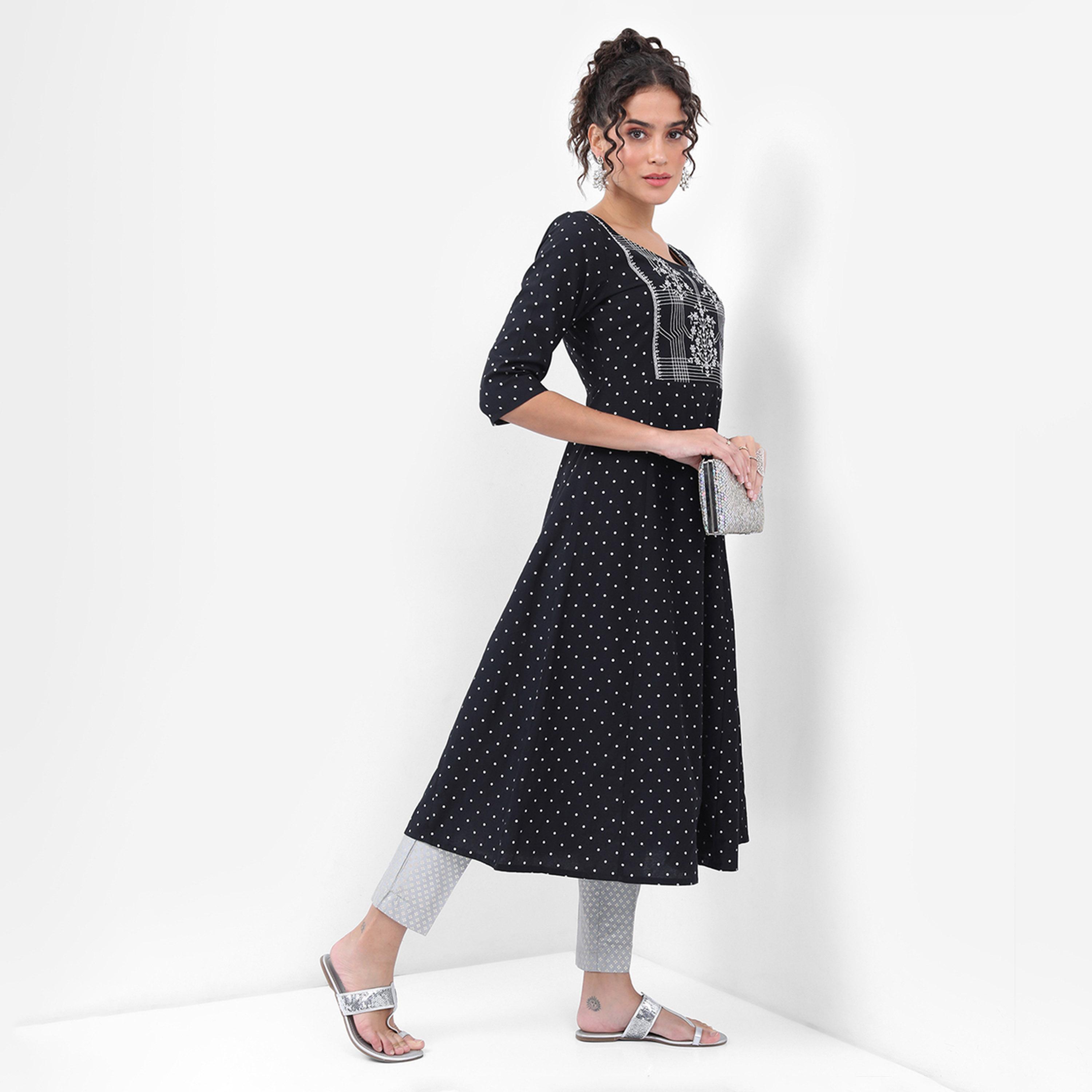 Vishudh X Styli Floral Embroidered A-Line Kurta-women-clothing-ethnicwear-kurtas-image-6