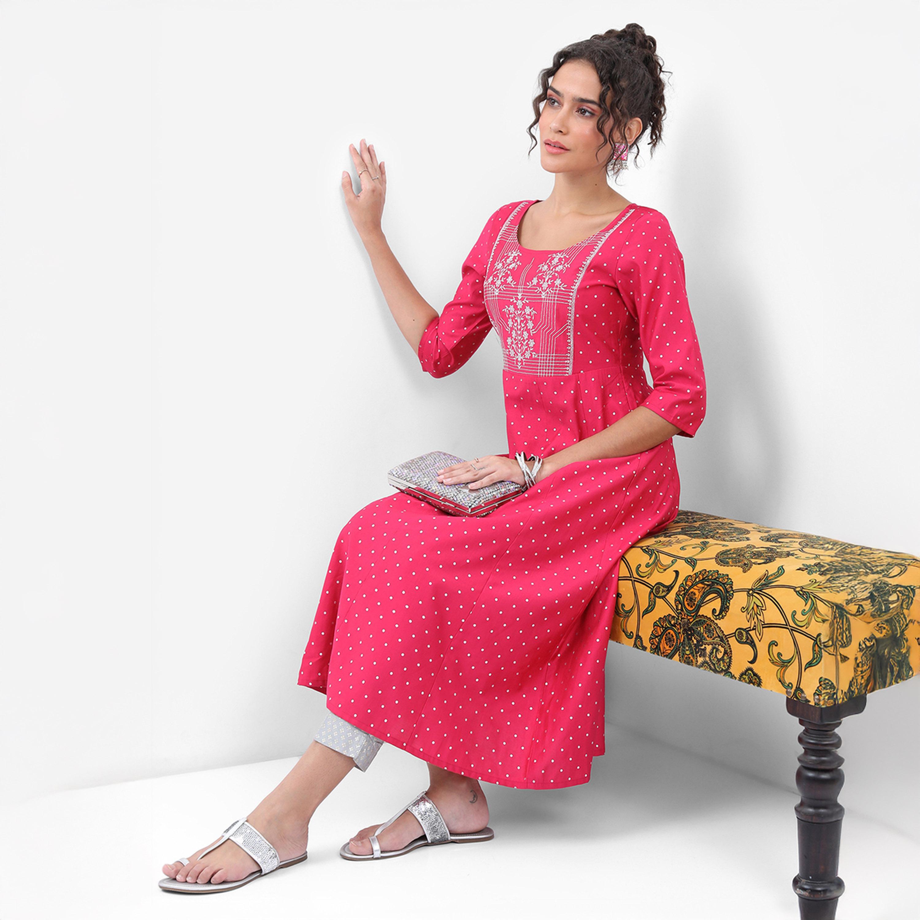 فيشود × ستايلي - كورتا أناركالي مطرزة بالزهور - وردي وأبيض-women-clothing-ethnicwear-kurtas-image-1