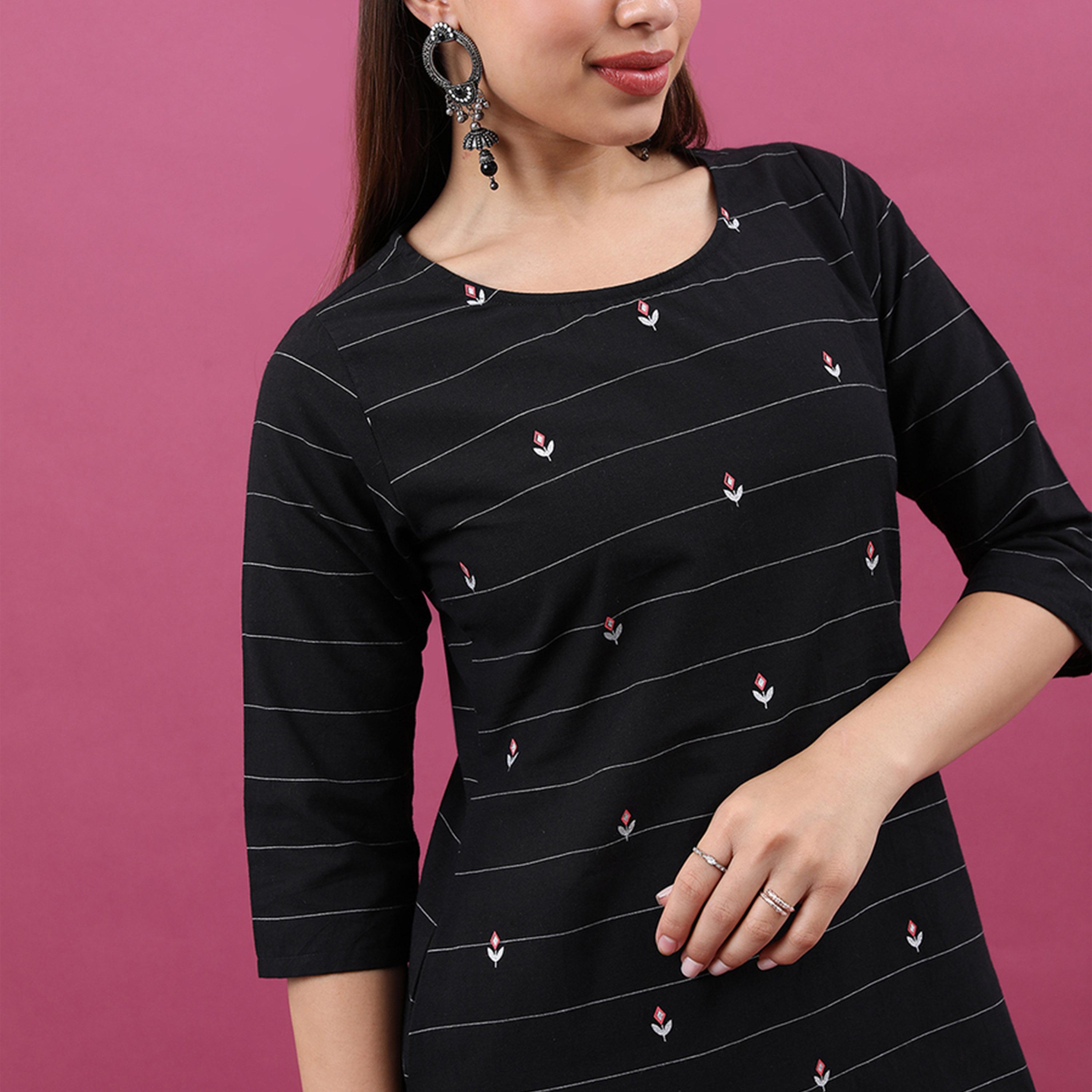 Vishudh X Styli Floral Embroidered Pure Cotton Straight Kurta-women-clothing-ethnicwear-kurtas-image-2