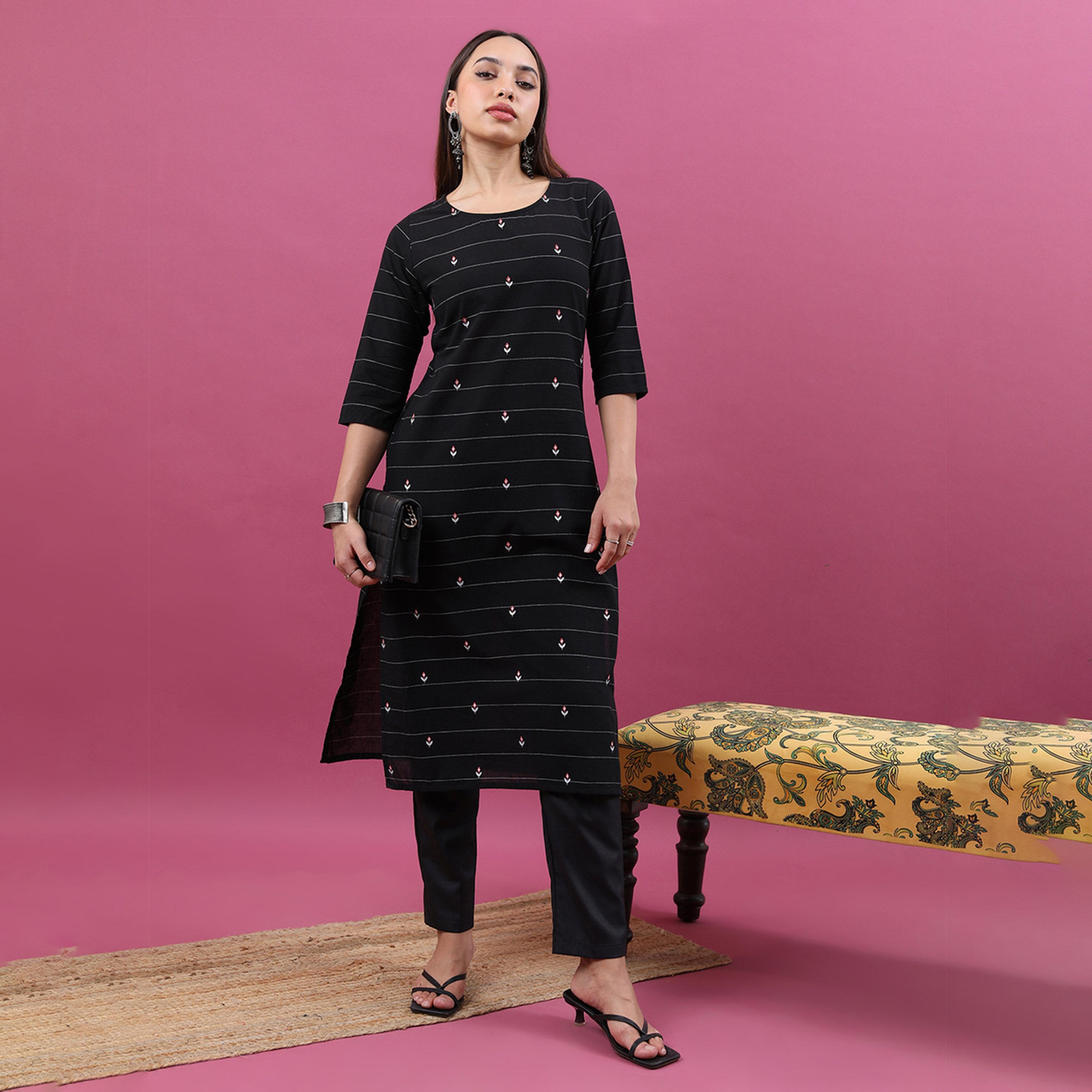 Vishudh X Styli Floral Embroidered Pure Cotton Straight Kurta-women-clothing-ethnicwear-kurtas-image-5