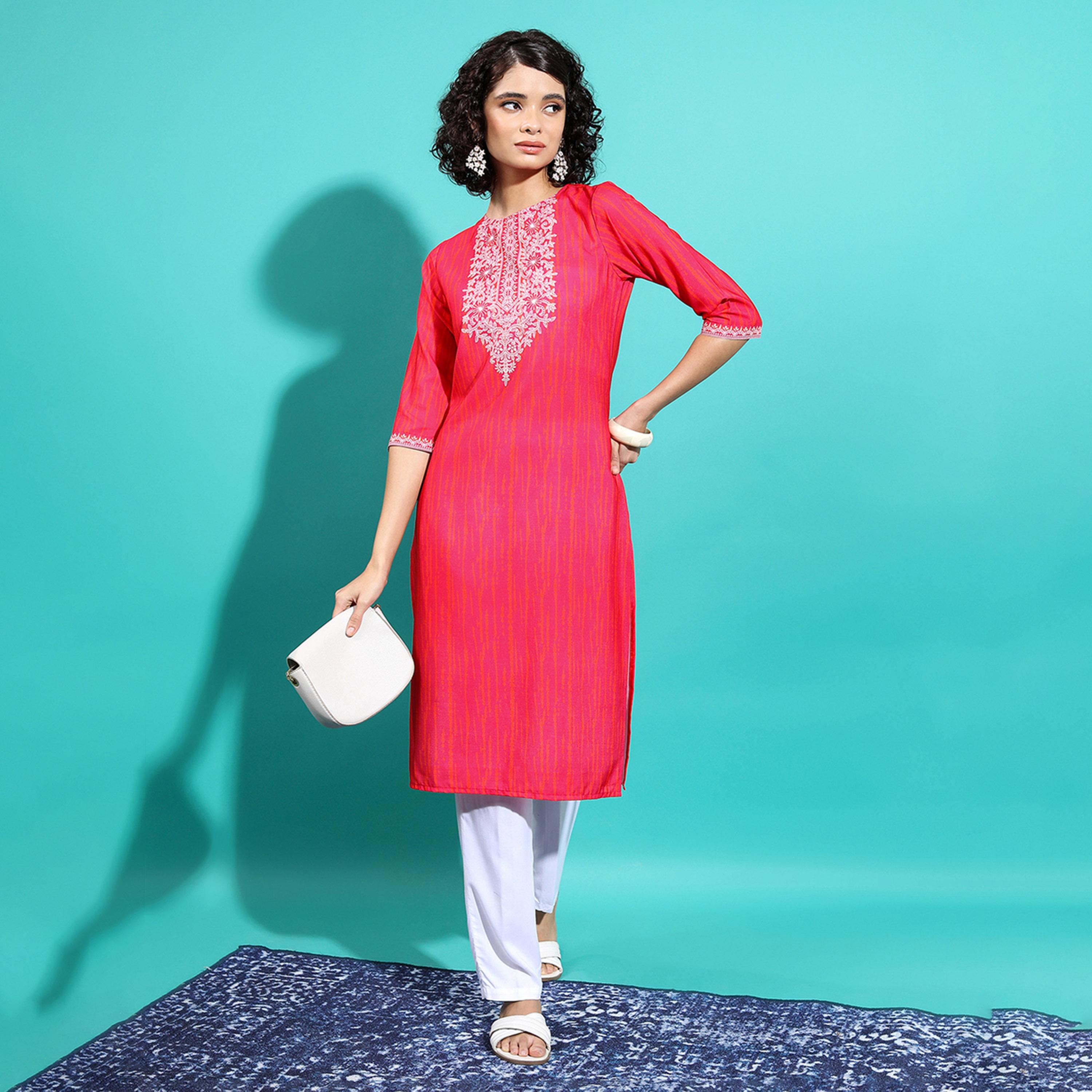 فيشود × ستايلي - كورتا نسائية بتصميم هندسي مع تطريز خيوط - أحمر-women-clothing-ethnicwear-kurtas-image-1