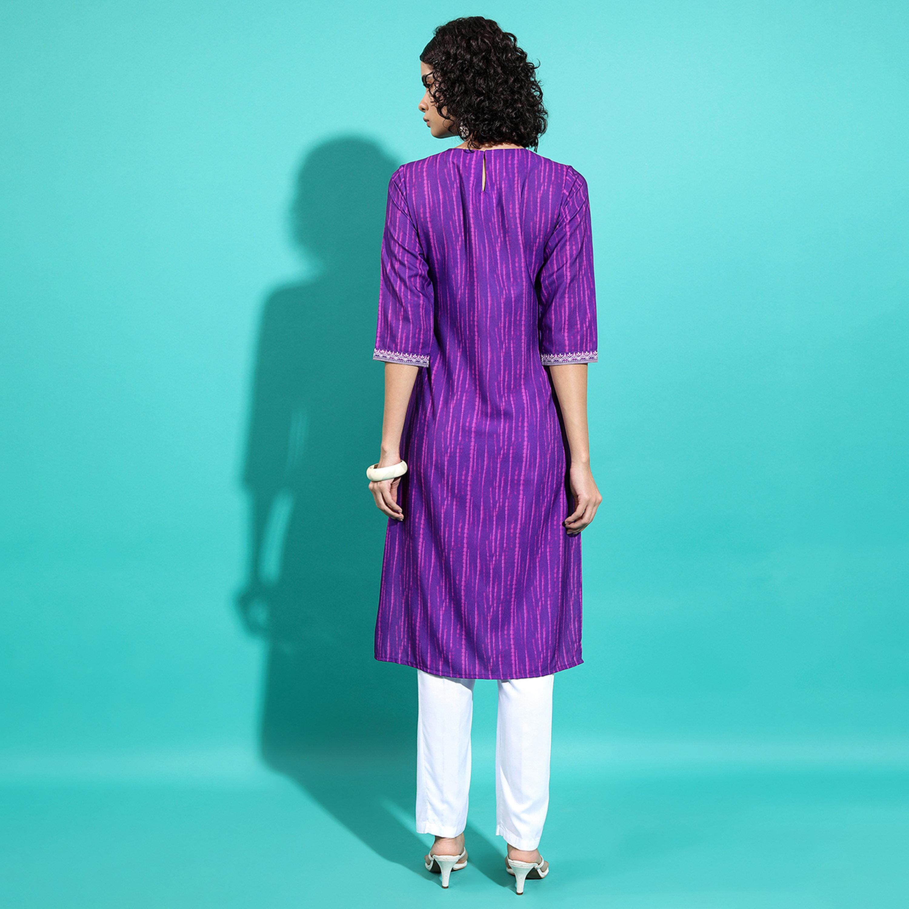 فيشود × ستايلي - كورتا نسائية مطرزة بفتحة رقبة صغيرة وأكمام واسعة وتطريز خيوط - بنفسجي-women-clothing-ethnicwear-kurtas-image-3