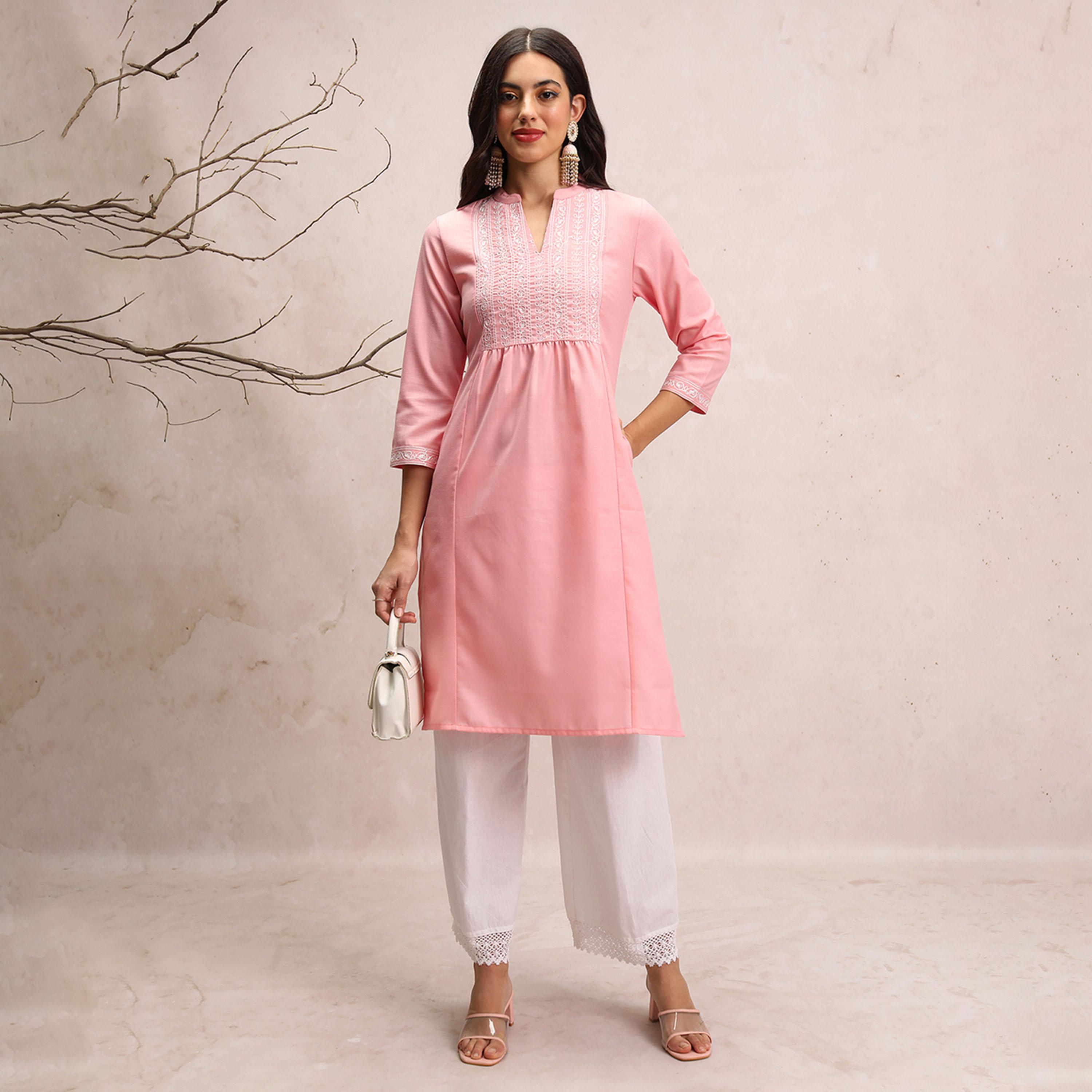 فيشود × ستايلي - كورتا مستقيمة بزخارف عرقية وياقة ماندرين مزينة-women-clothing-ethnicwear-kurtas-image-1