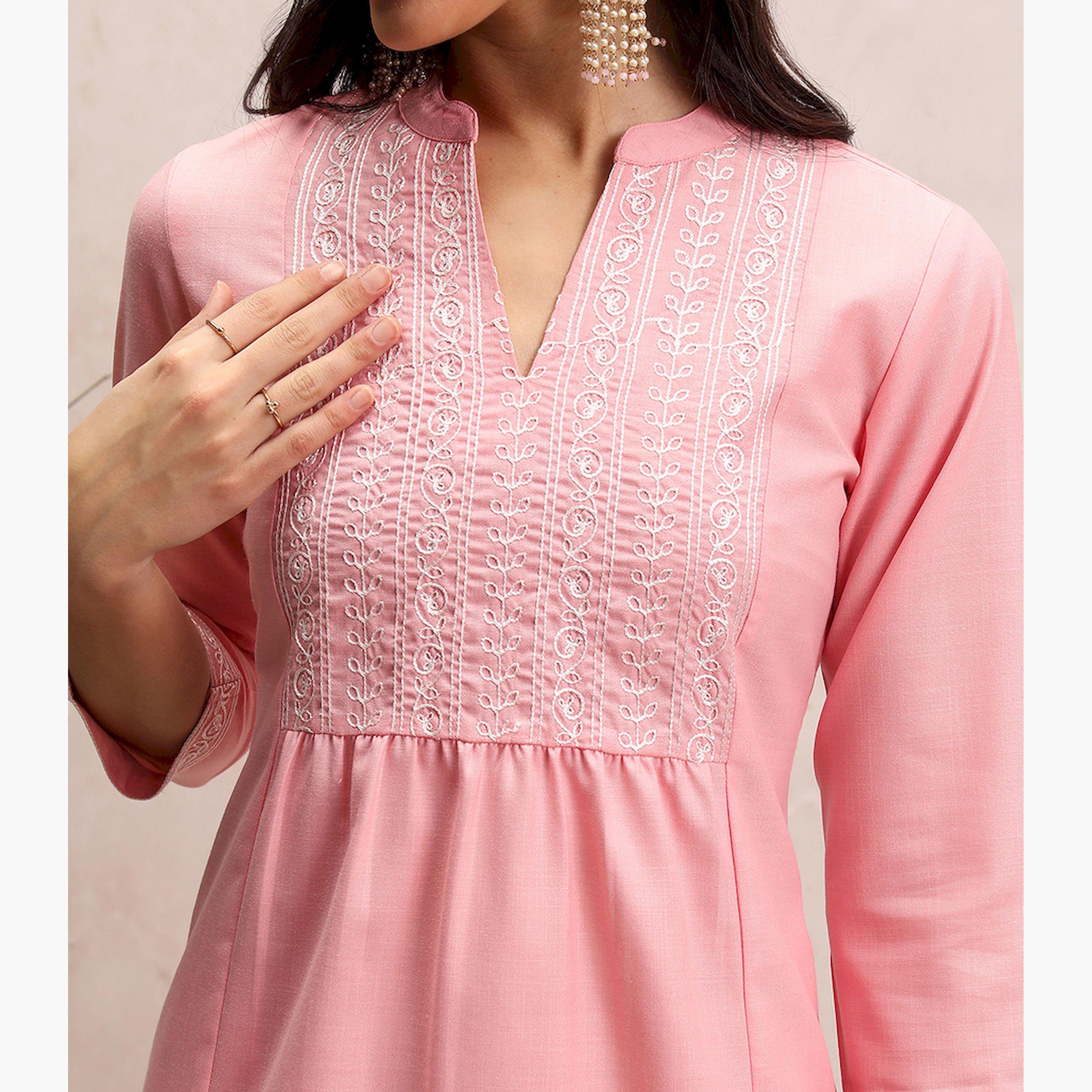 Vishudh X Styli Ethnic Motifs Yoke Design Thread Work Mandarin Collar Straight Kurta-women-clothing-ethnicwear-kurtas-image-5