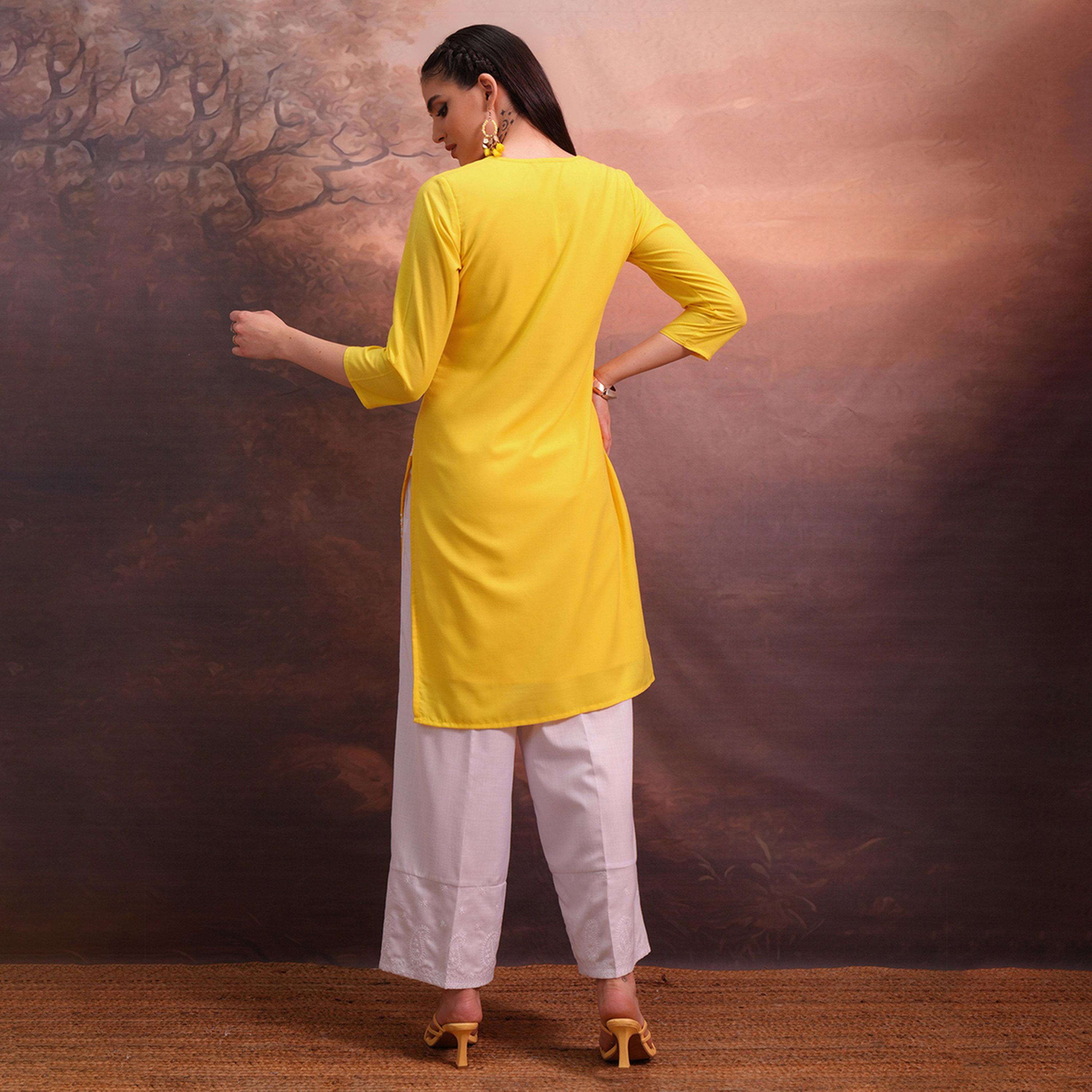 فيشود × ستايلي - كورتا مستقيمة مطرزة بالزهور - أصفر-women-clothing-ethnicwear-kurtas-image-3