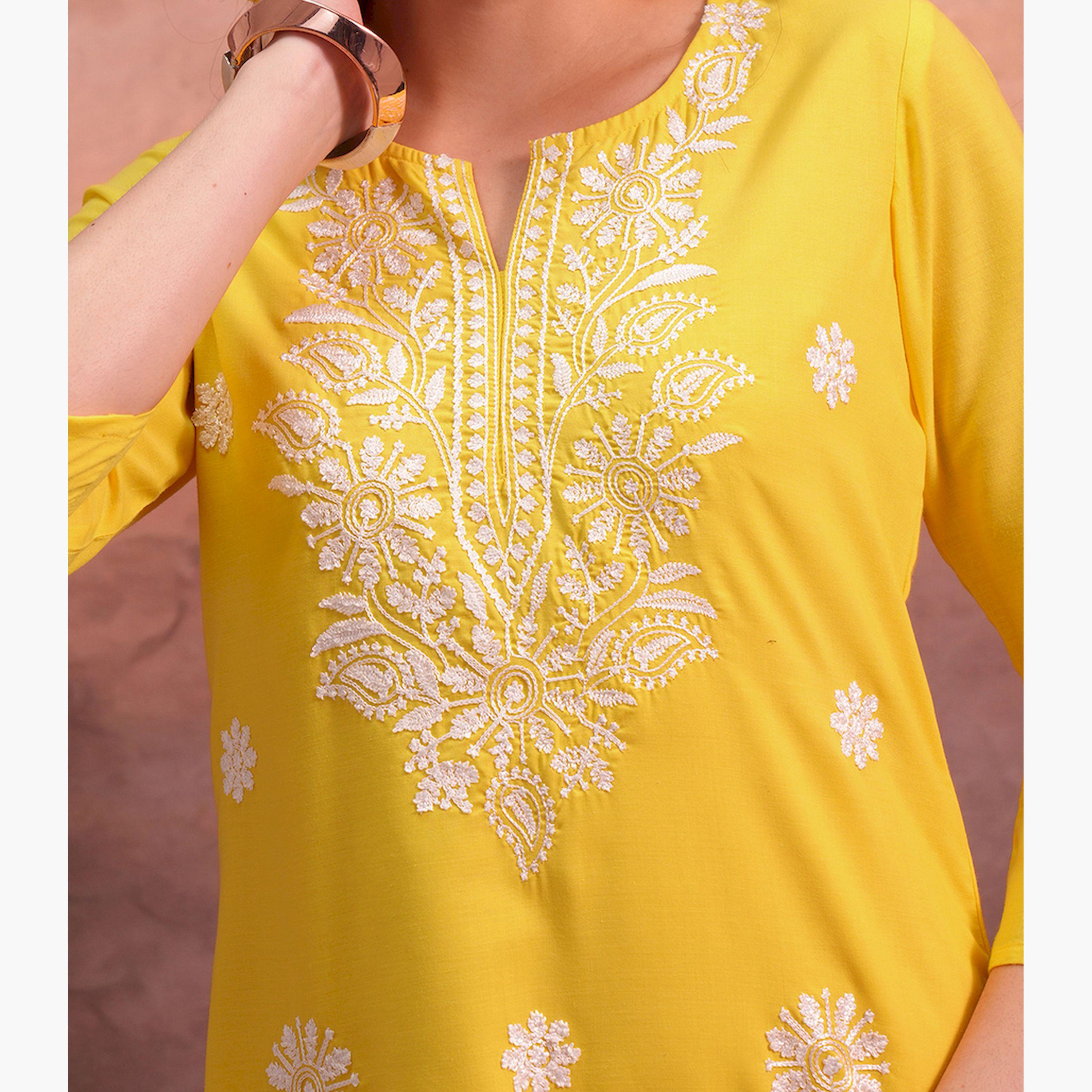 Vishudh X Styli Yellow Floral Embroidered Straight Kurta-women-clothing-ethnicwear-kurtas-image-5