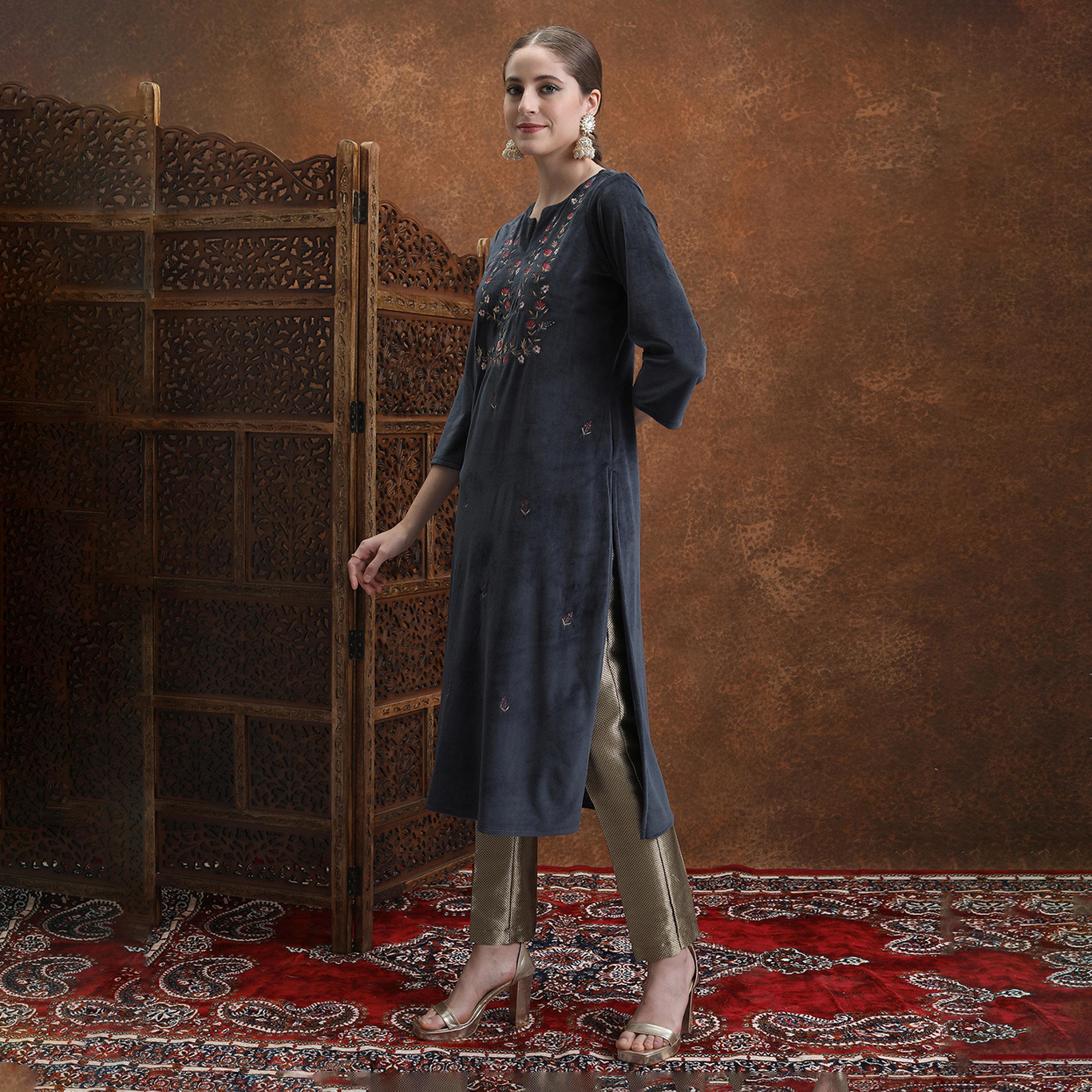 فيشود × ستايلي - كورتا مستقيمة مطرزة بالزهور - كحلي-women-clothing-ethnicwear-kurtas-image-2