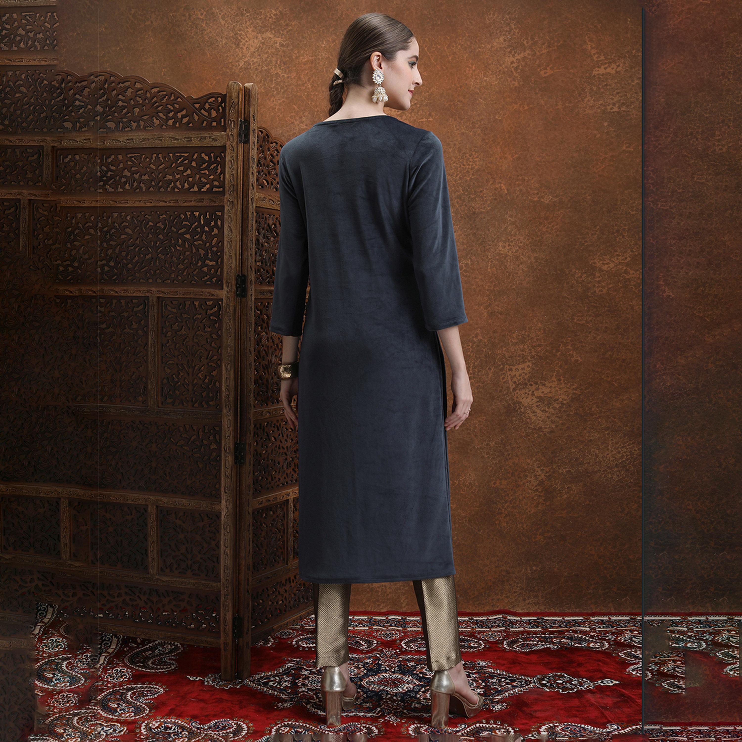 فيشود × ستايلي - كورتا مستقيمة مطرزة بالزهور - كحلي-women-clothing-ethnicwear-kurtas-image-3