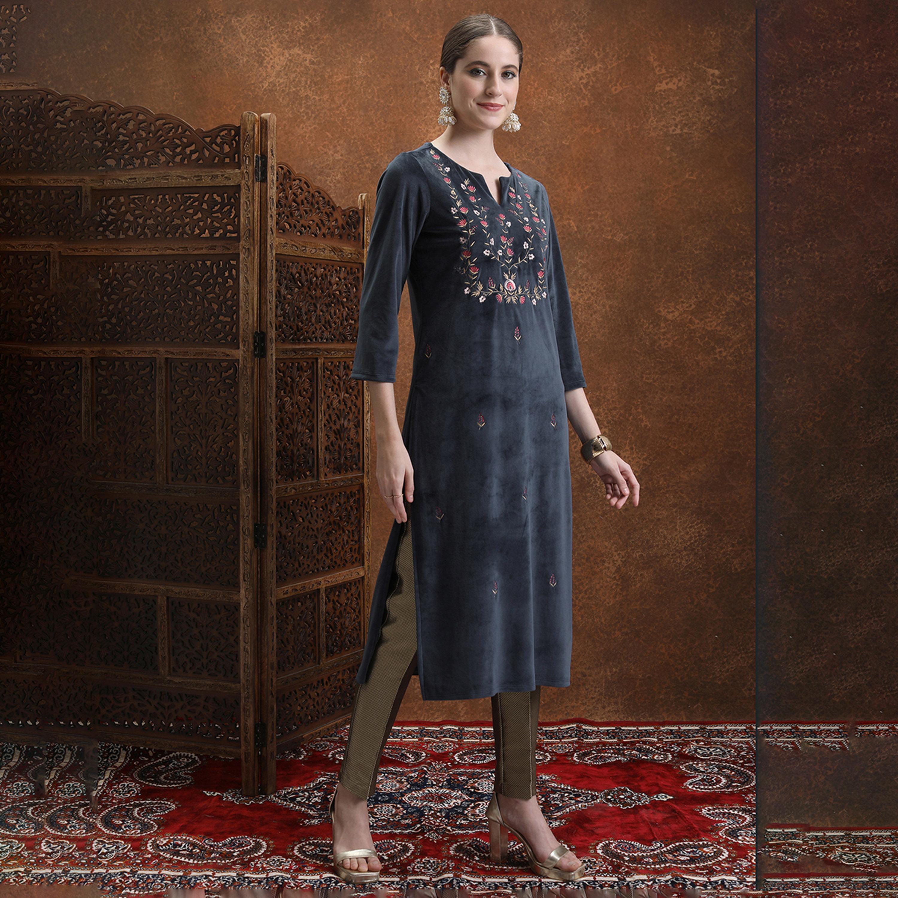 Vishudh X Styli Navy Blue Floral Embroidered Straight Kurta-women-clothing-ethnicwear-kurtas-image-4