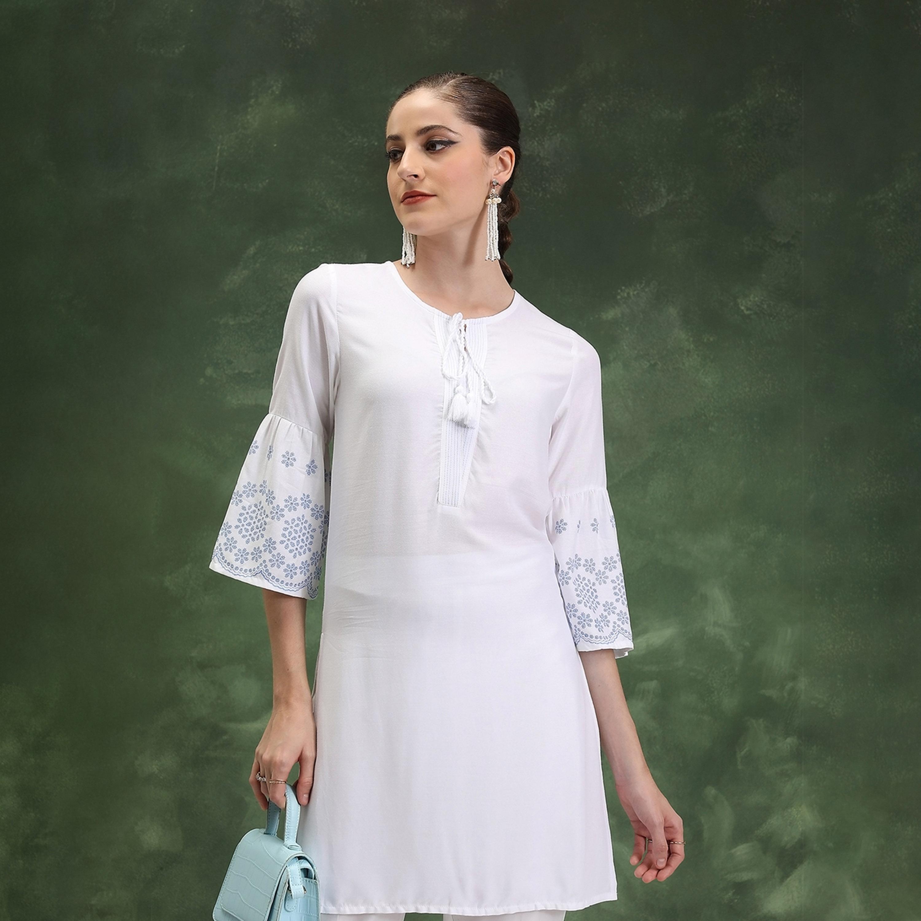 فيشود × ستايلي - كورتي بقصة مستقيمة وأكمام واسعة مطرز بالزهور-women-clothing-ethnicwear-kurtas-image-1
