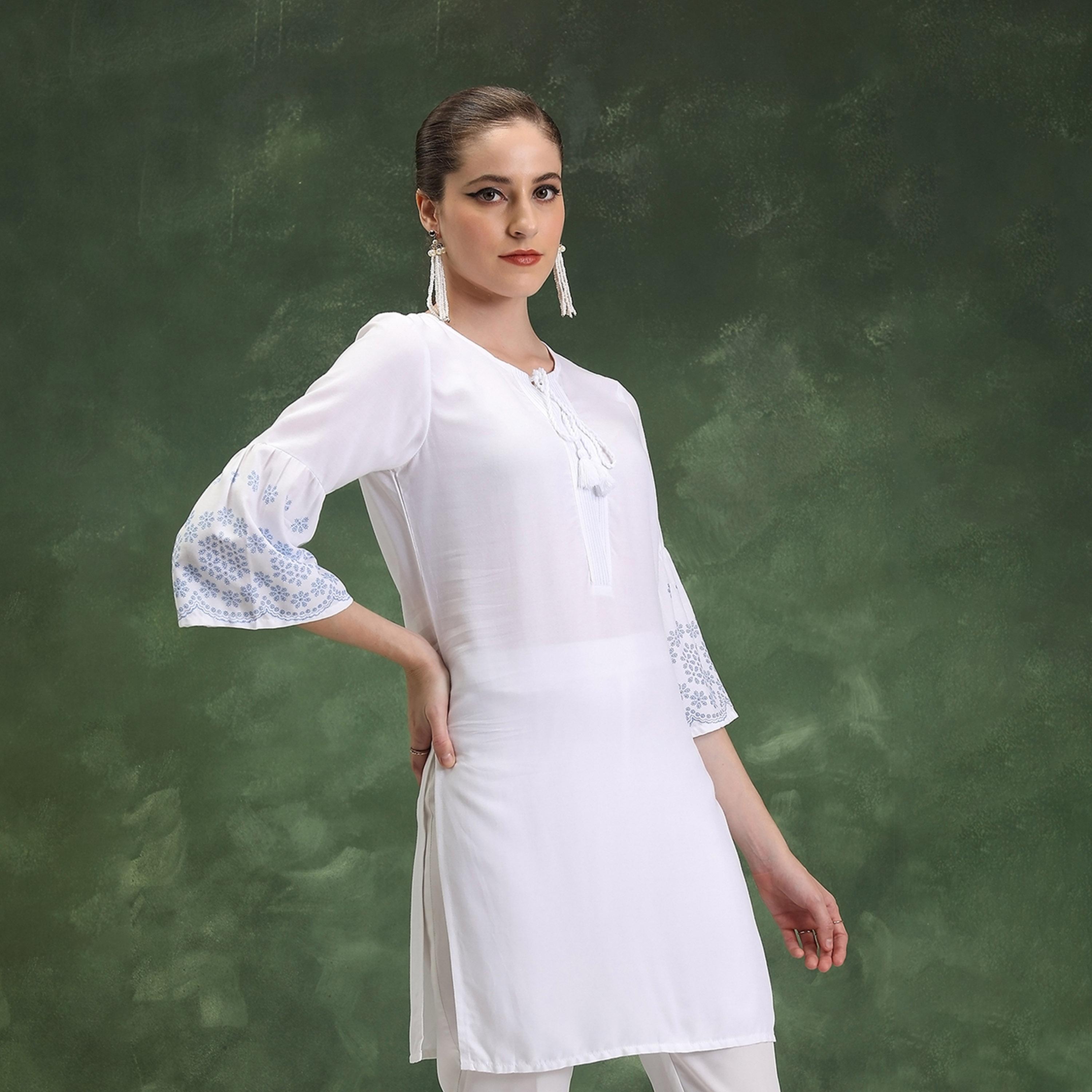 فيشود × ستايلي - كورتي بقصة مستقيمة وأكمام واسعة مطرز بالزهور-women-clothing-ethnicwear-kurtas-image-6