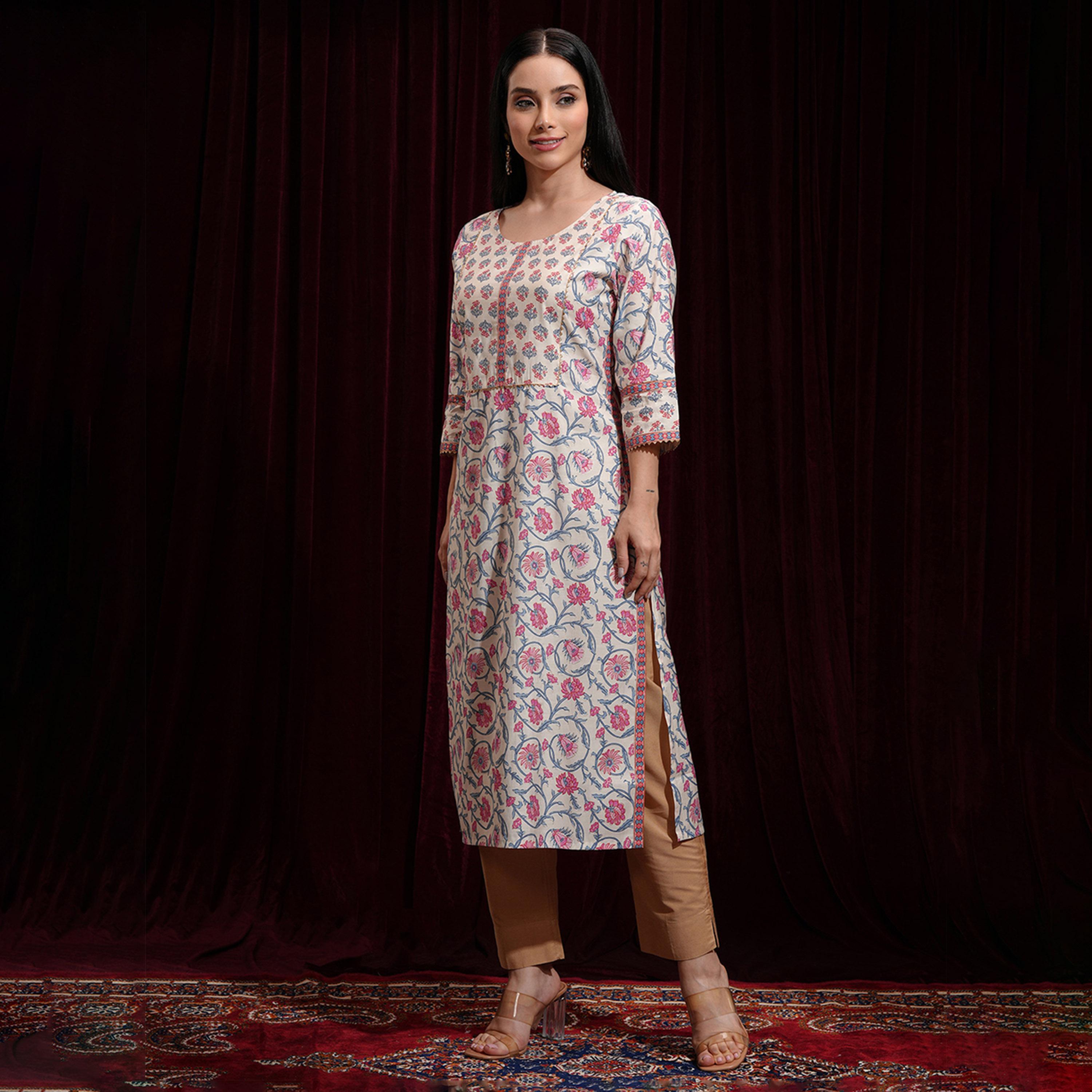 Vishudh X Styli Floral Printed Gotta Patti Round Neck Straight Kurta-women-clothing-ethnicwear-kurtas-image-4