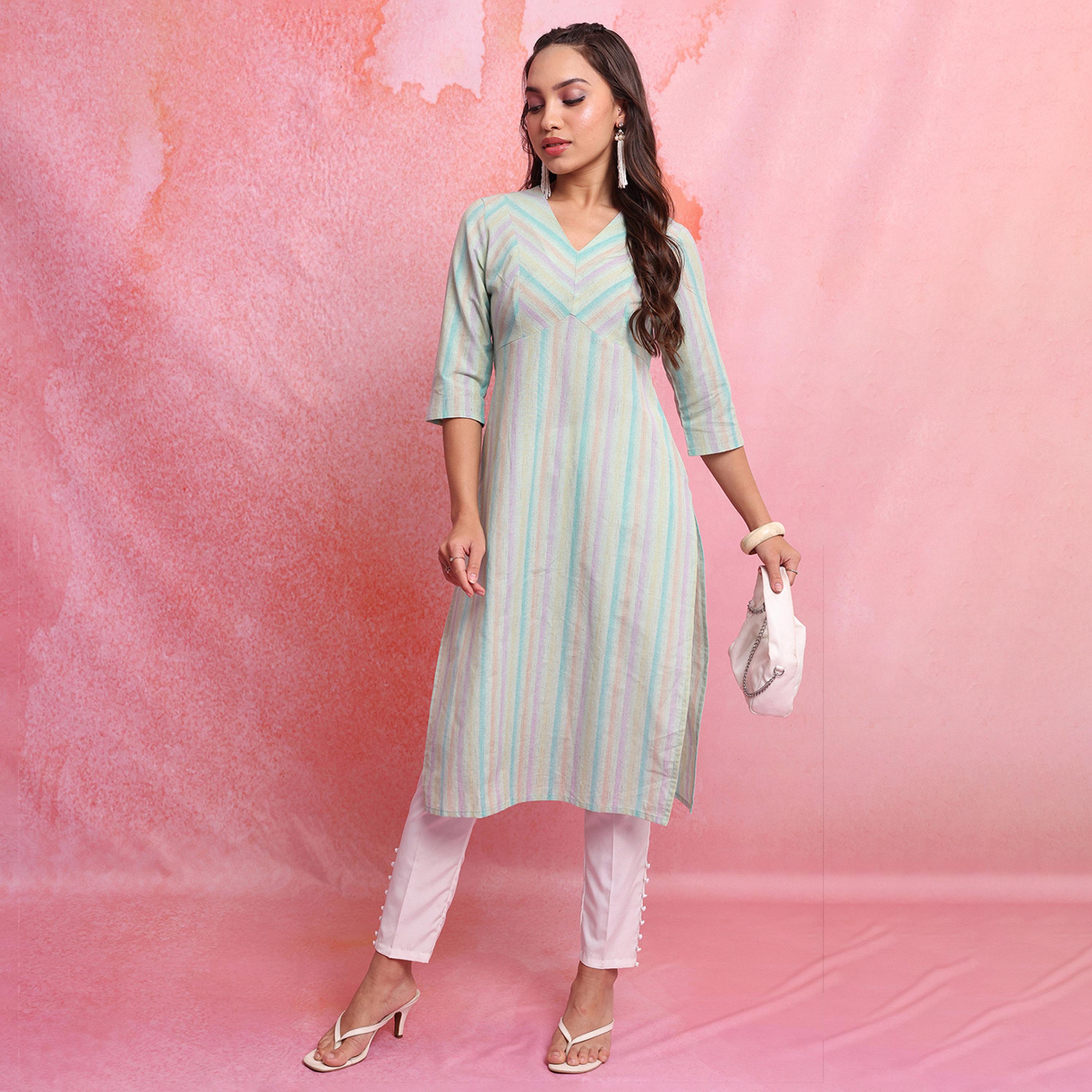 فيشود × ستايلي - كورتا مخططة بفتحة رقبة على شكل حرف V وأكمام ثلاثة أرباع - أزرق-women-clothing-ethnicwear-kurtas-image-2