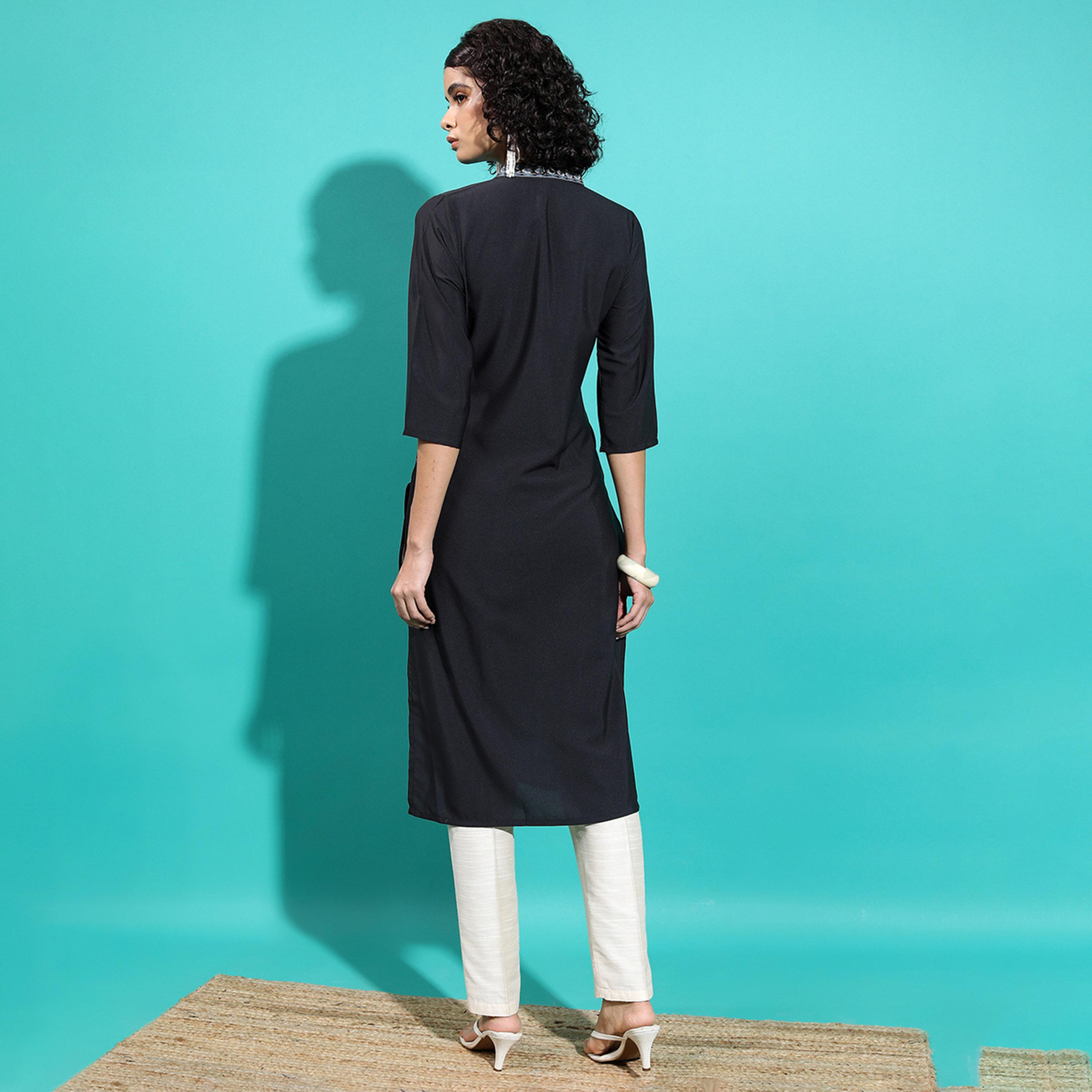 فيشود × ستايلي - كورتا بأكمام واسعة وتطريز هندسي باللون الأسود للنساء-women-clothing-ethnicwear-kurtas-image-3