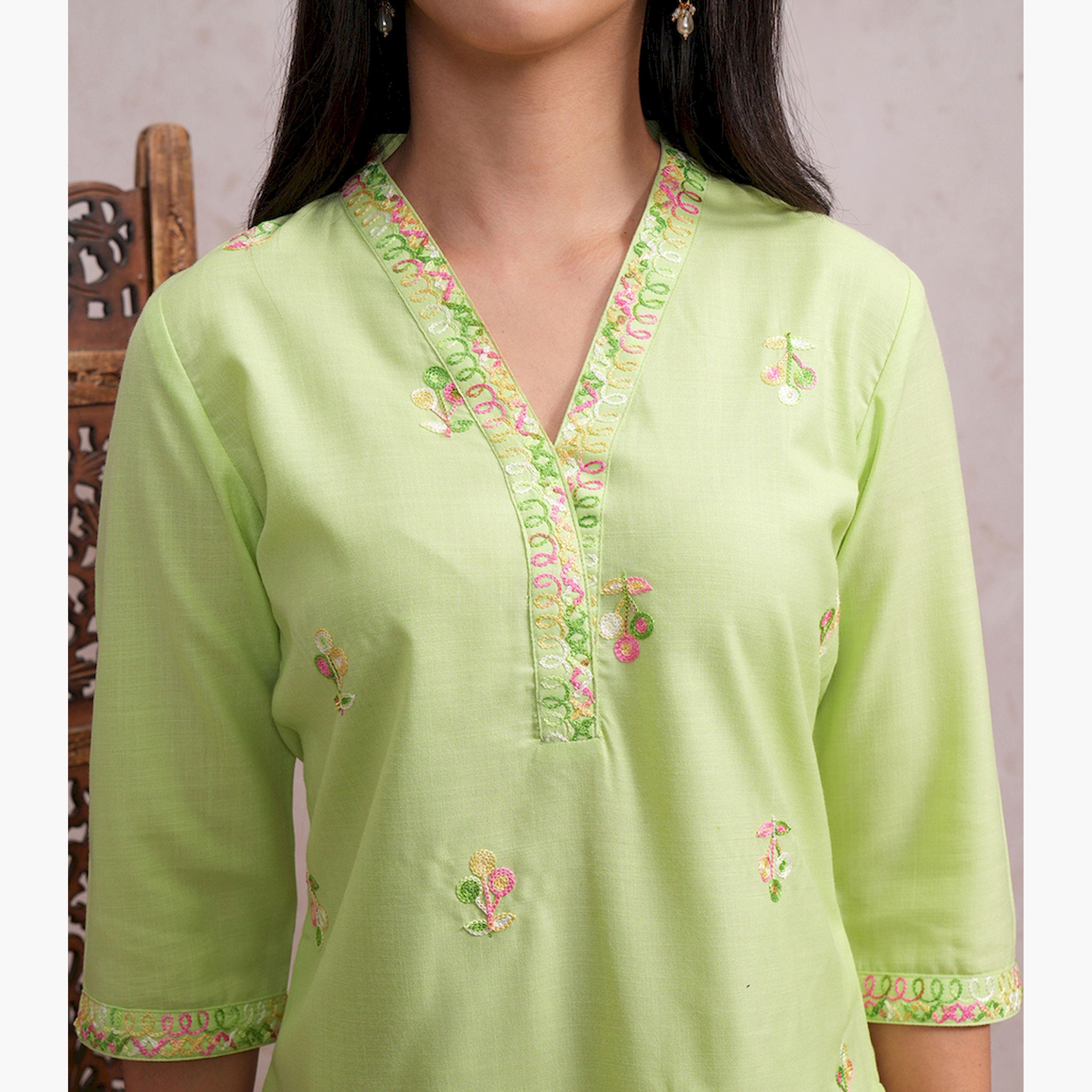 Vishudh X Styli Green Ethnic Motifs Embroidered V-Neck Thread Work Straight Kurta-women-clothing-ethnicwear-kurtas-image-5