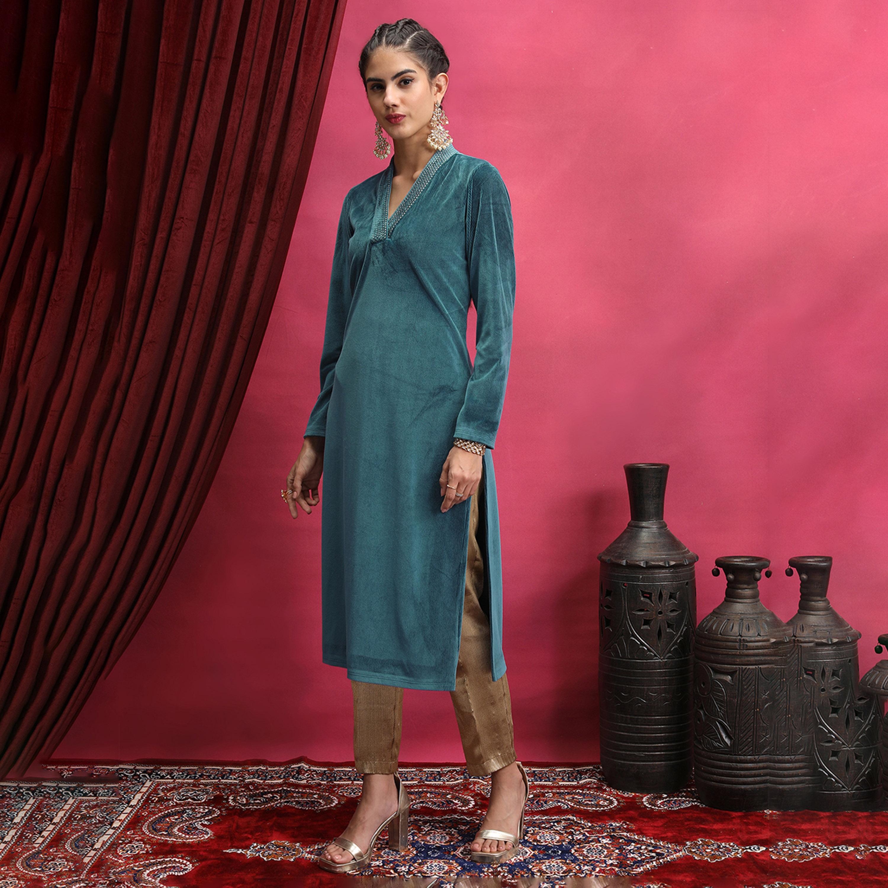 Vishudh X Styli V-Neck Straight Kurta-women-clothing-ethnicwear-kurtas-image-2