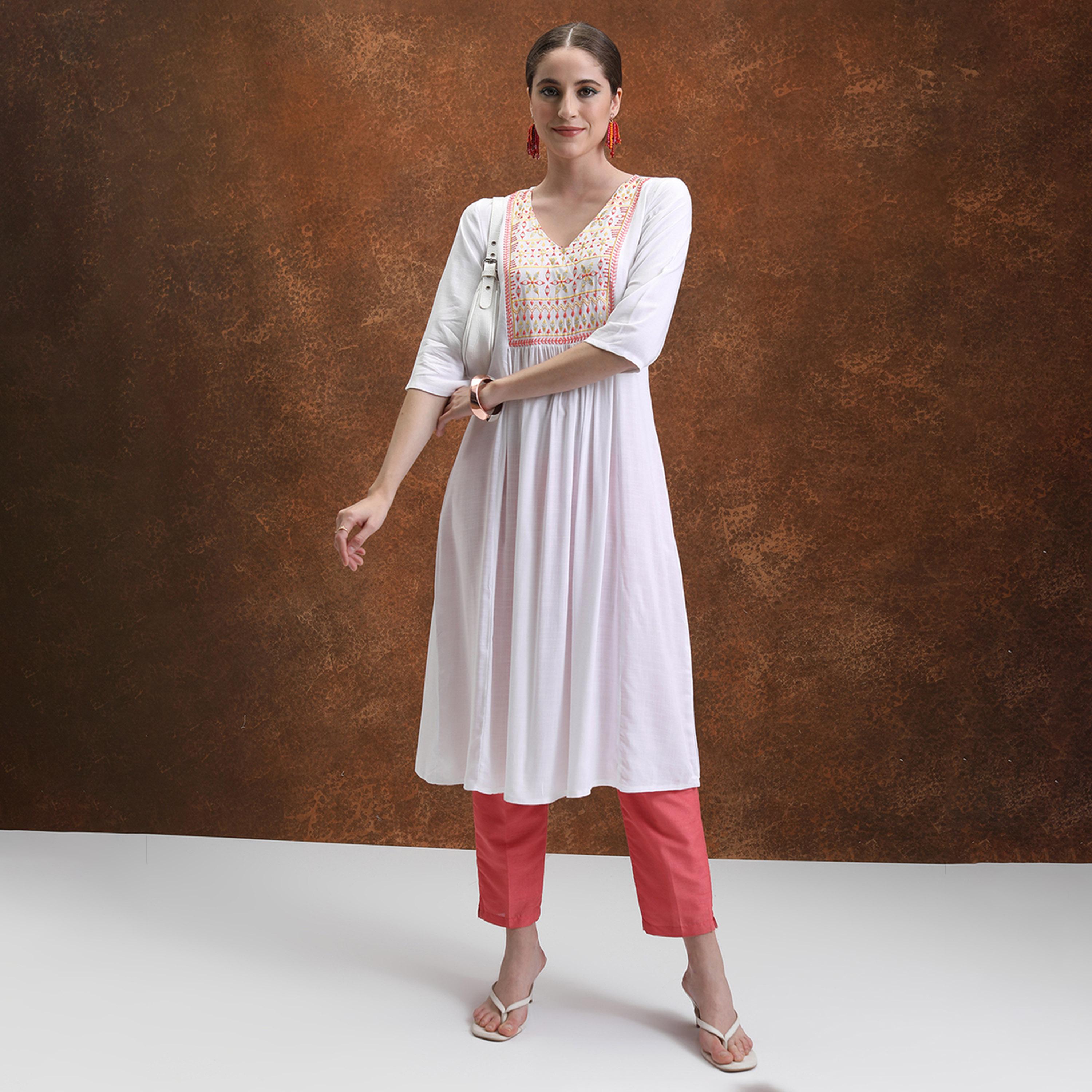 فيشود × ستايلي - كورتا مطرزة بأشكال هندسية وقصة A - أبيض-women-clothing-ethnicwear-kurtas-image-1