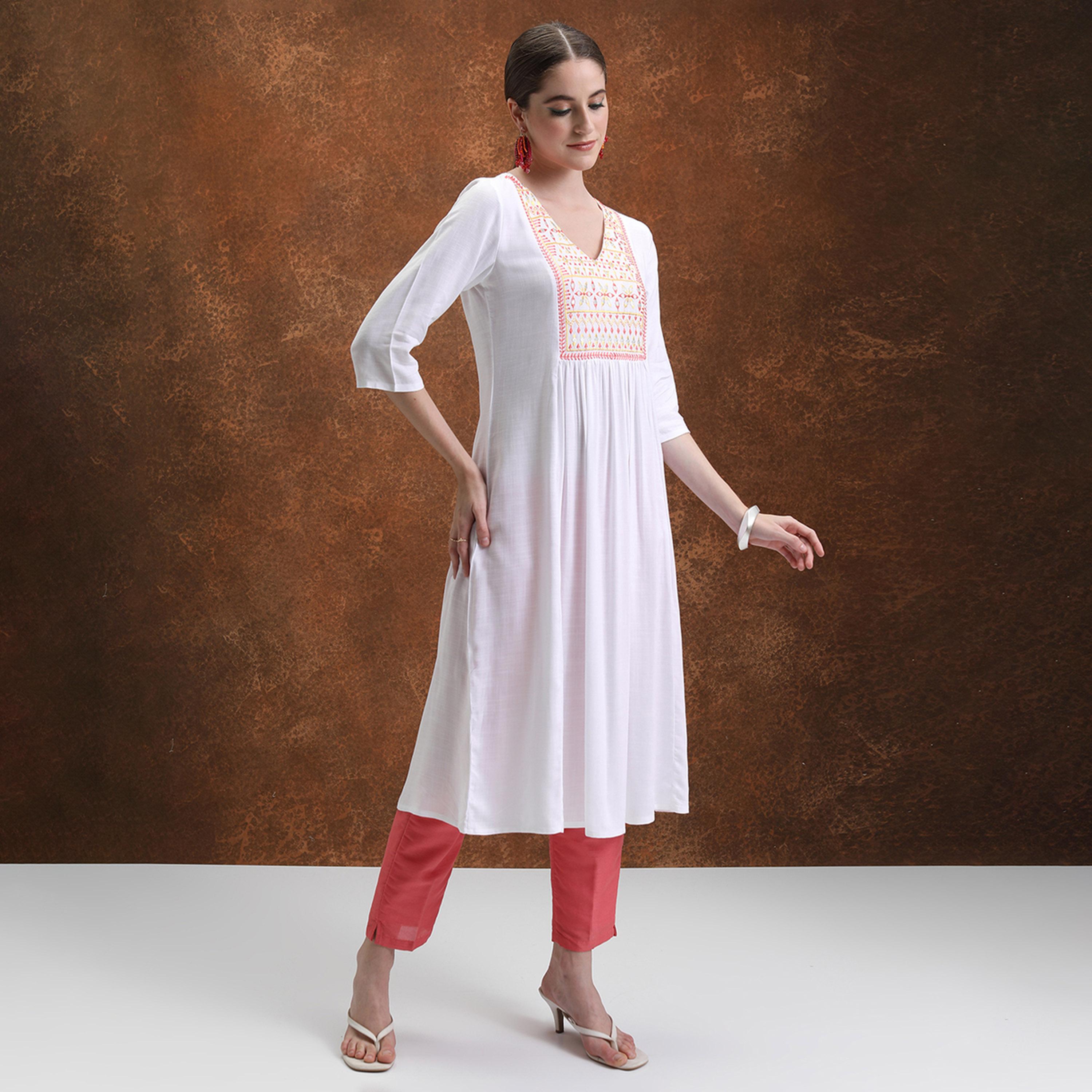 فيشود × ستايلي - كورتا مطرزة بأشكال هندسية وقصة A - أبيض-women-clothing-ethnicwear-kurtas-image-4