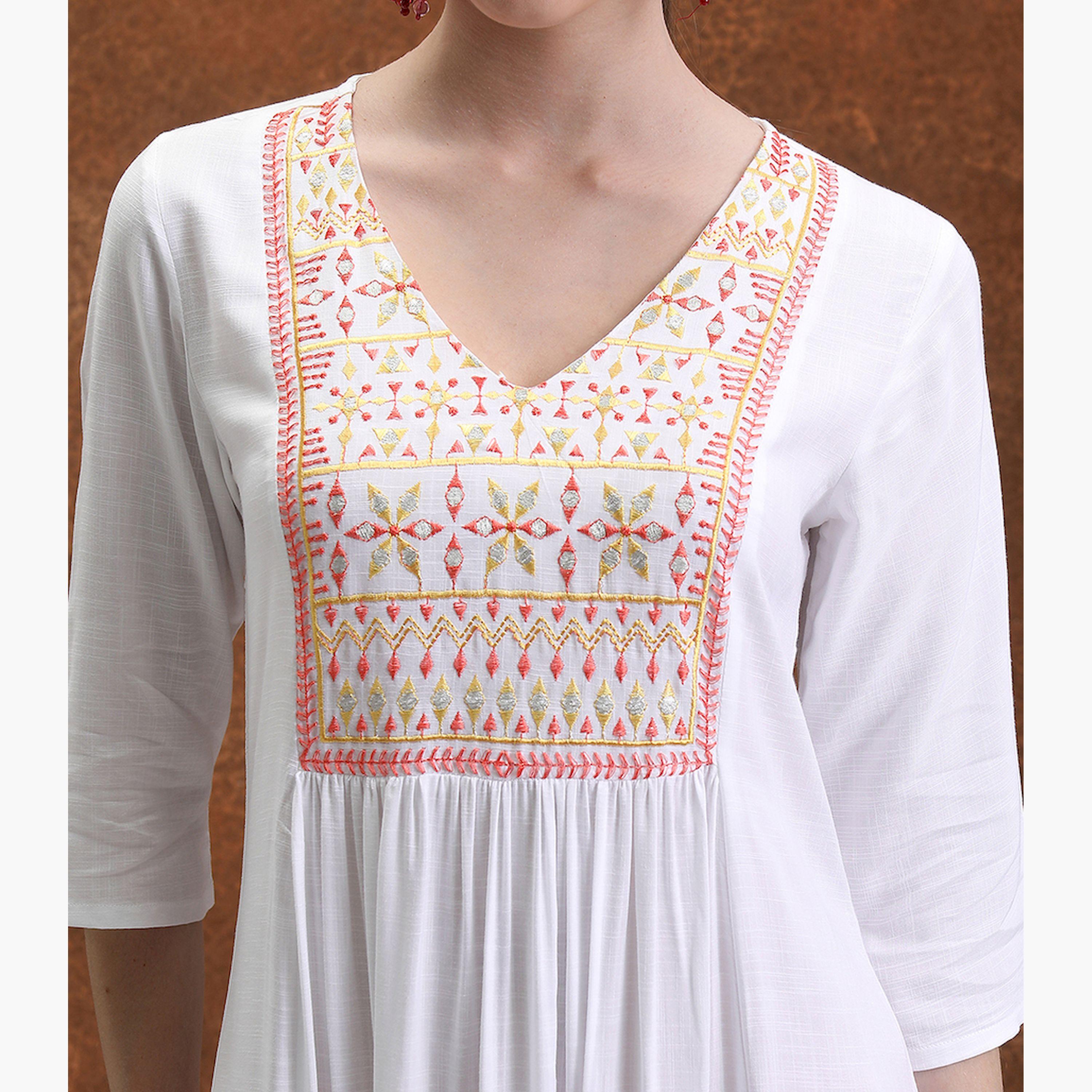 فيشود × ستايلي - كورتا مطرزة بأشكال هندسية وقصة A - أبيض-women-clothing-ethnicwear-kurtas-image-5