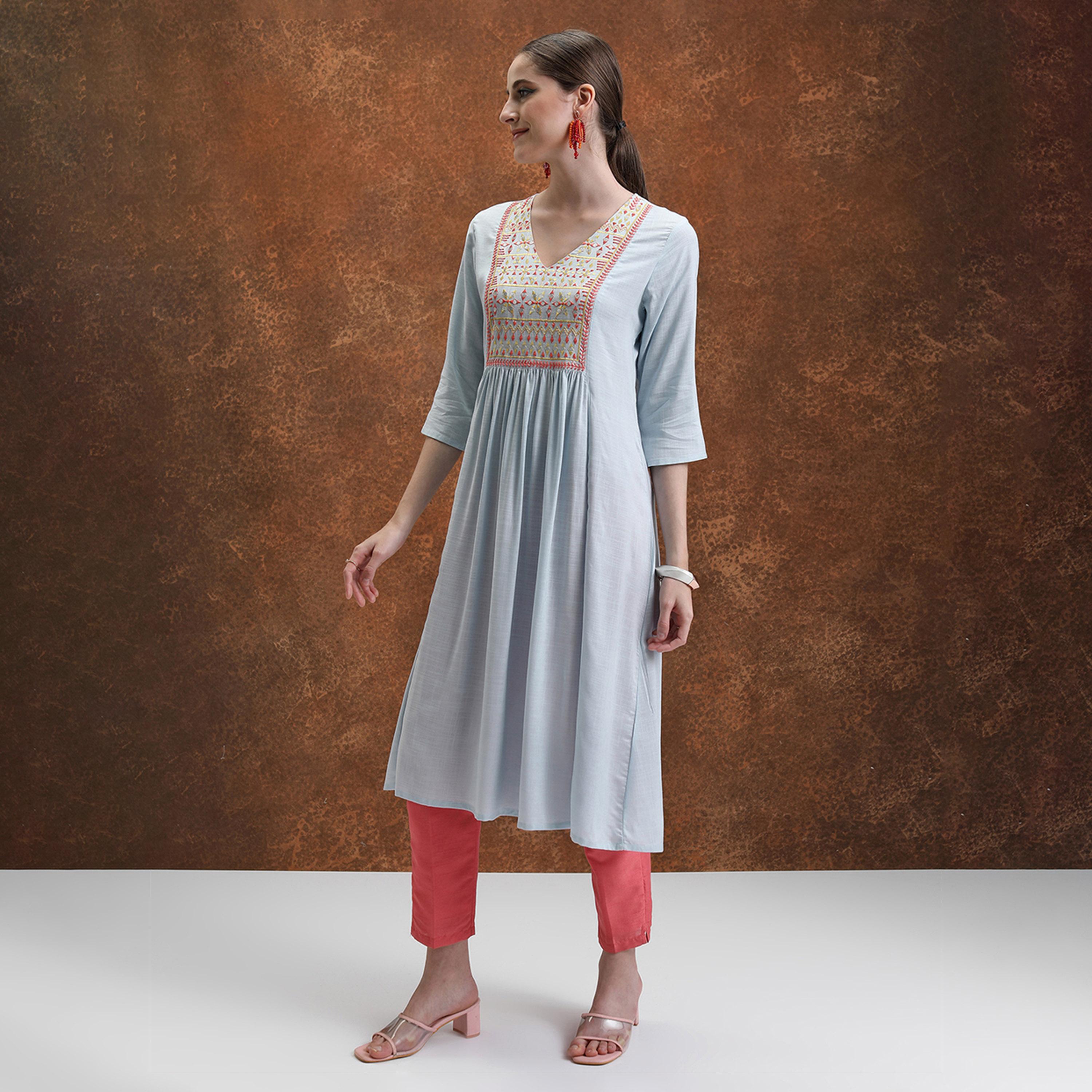 فيشود × ستايلي - كورتا بزخارف عرقية وياقة مزينة وقصة A مع كسرات-women-clothing-ethnicwear-kurtas-image-2