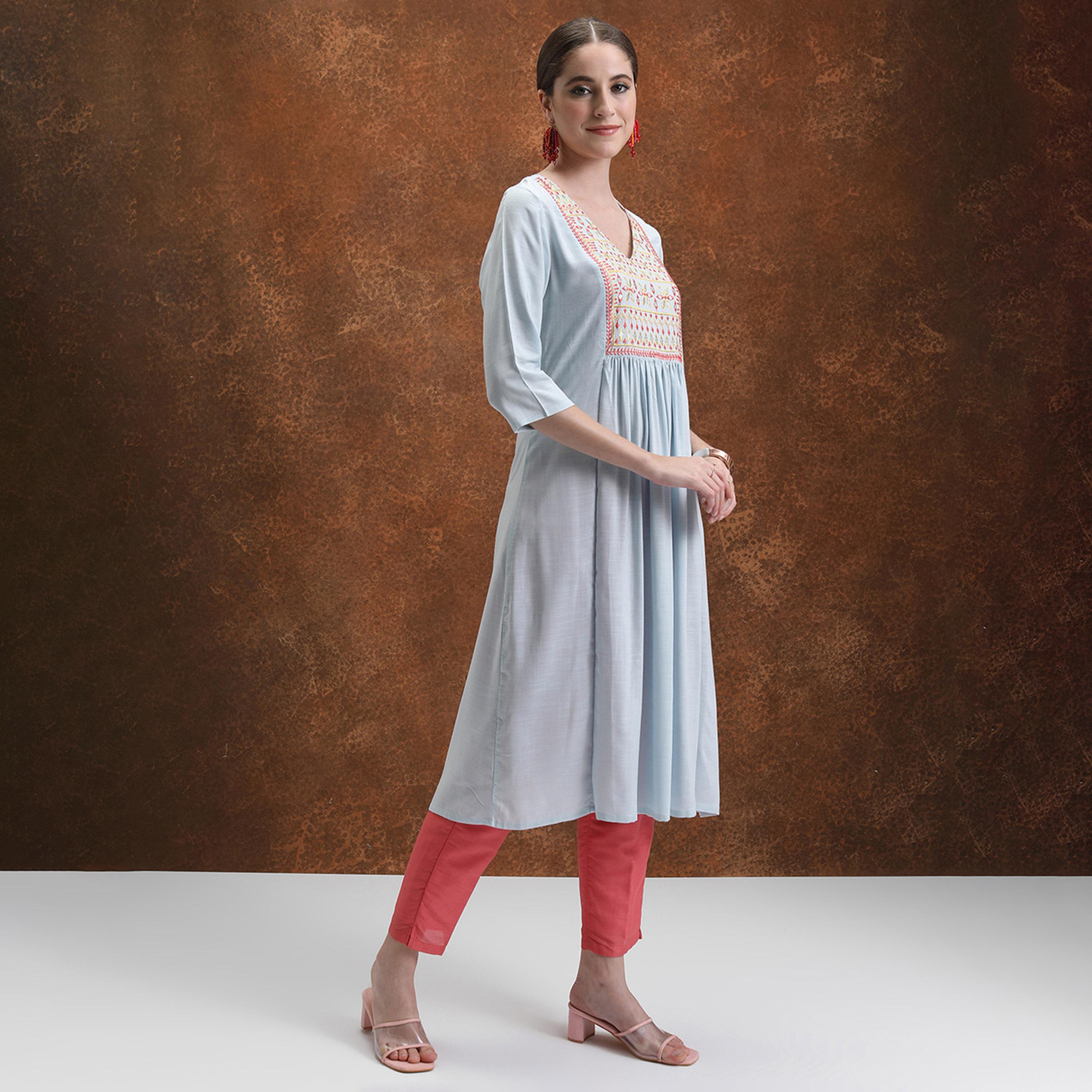 فيشود × ستايلي - كورتا بزخارف عرقية وياقة مزينة وقصة A مع كسرات-women-clothing-ethnicwear-kurtas-image-4