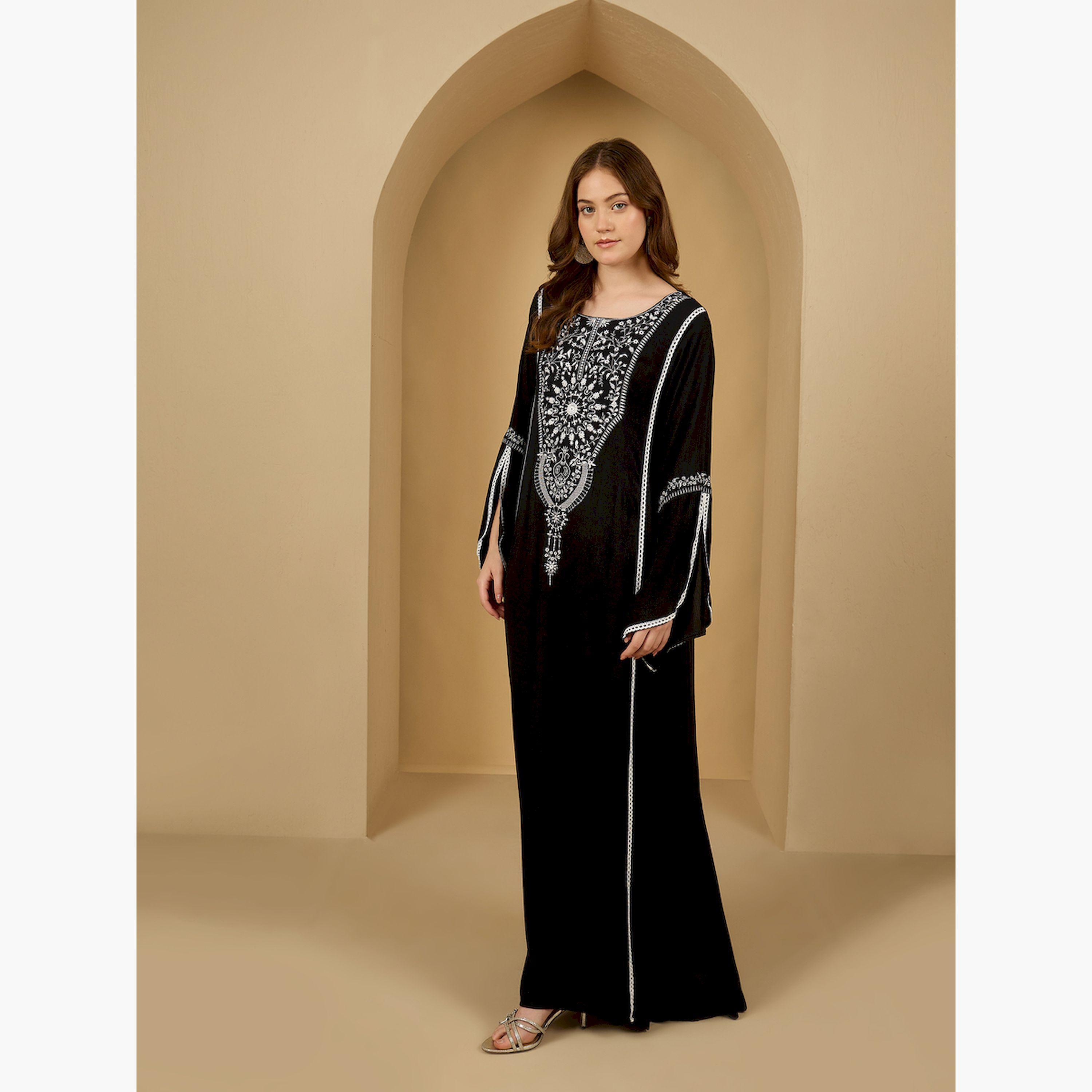 أميرة x ستايلي جلابية بتفاصيل مُطرّزة وأكمام واسعة-women-arabicclothing-jalabiyas-image-3