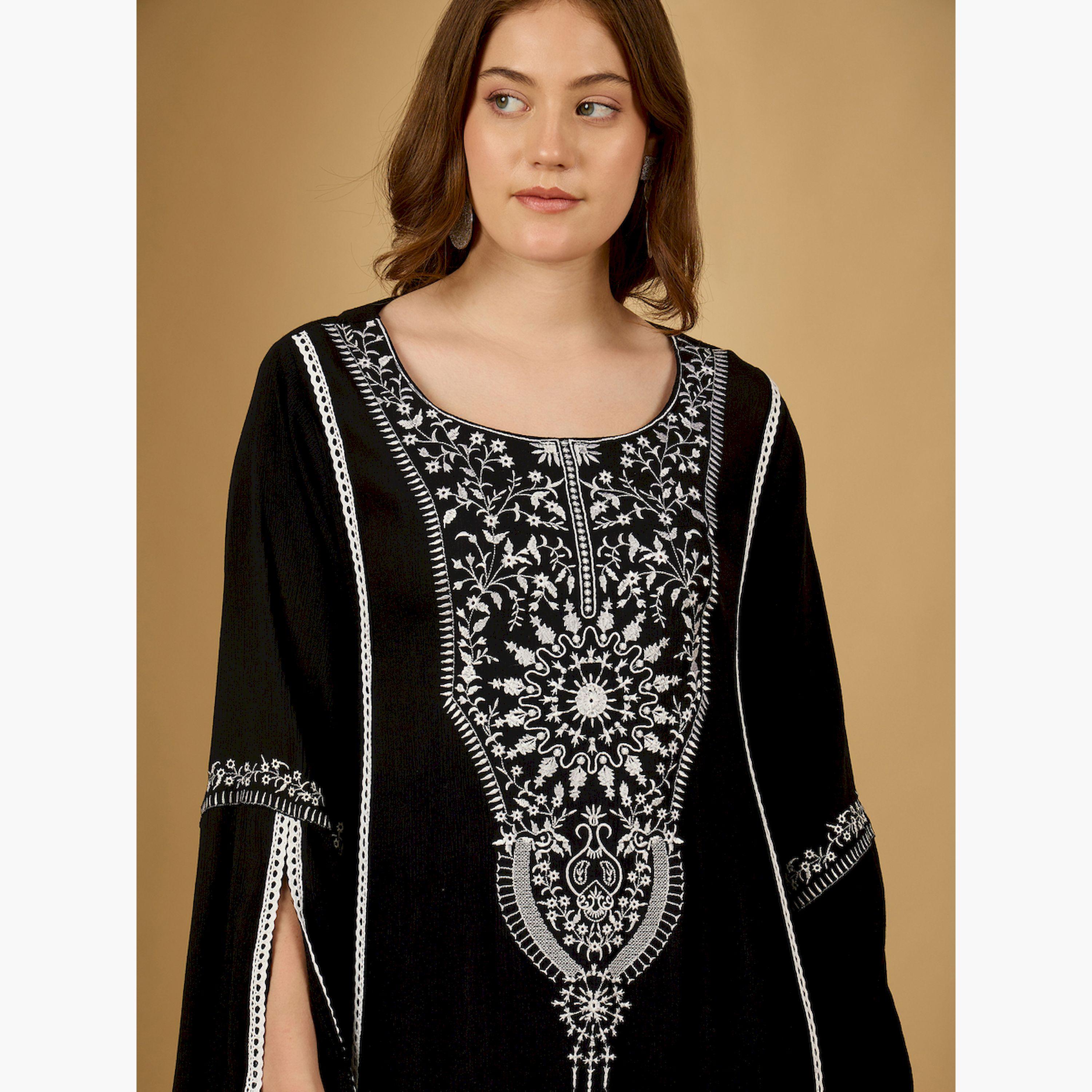 أميرة x ستايلي جلابية بتفاصيل مُطرّزة وأكمام واسعة-women-arabicclothing-jalabiyas-image-4
