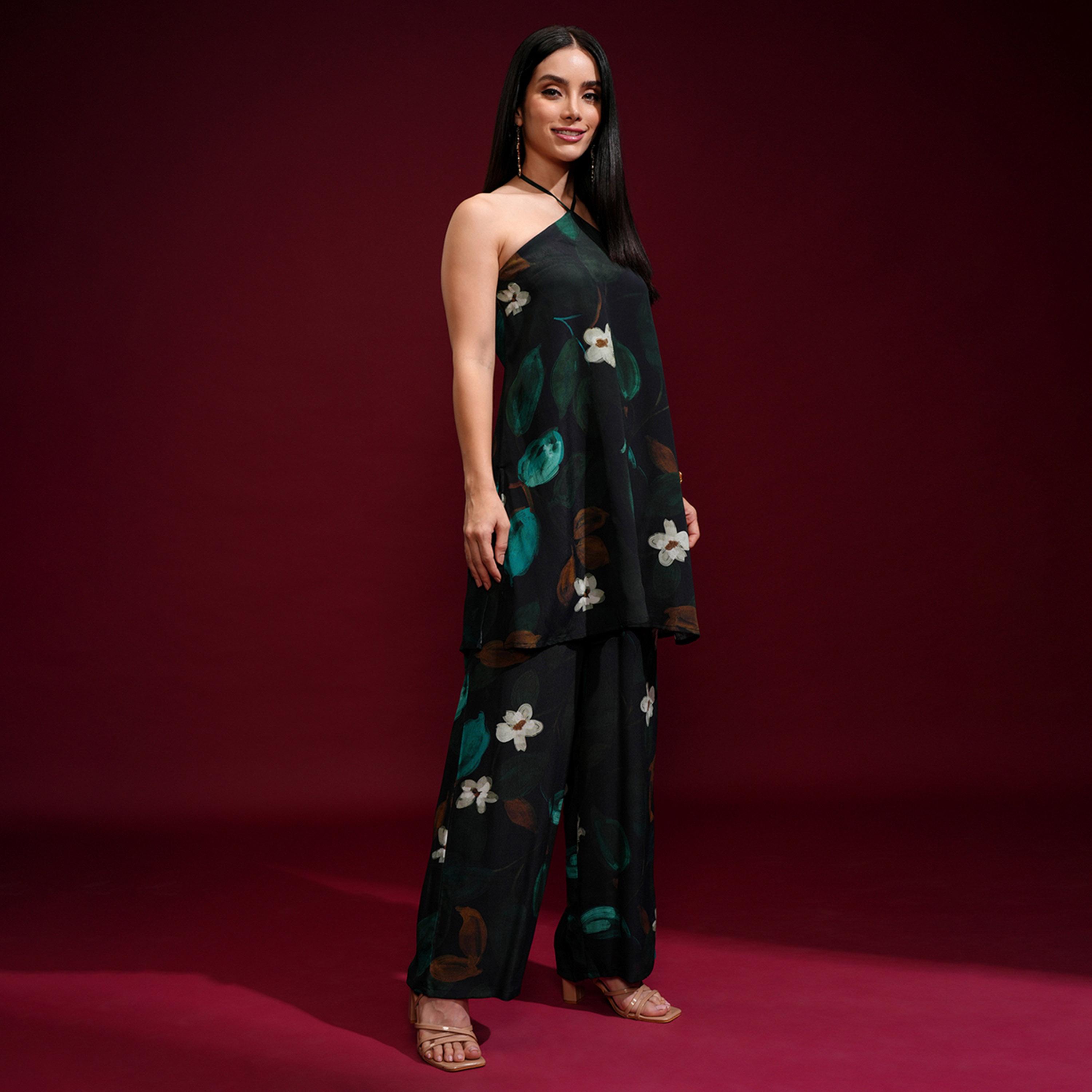 فيشود × ستايلي - تونيك بطبعة زهور وعنق هالتر مع بنطال بالازو-women-clothing-coordsets-image-6