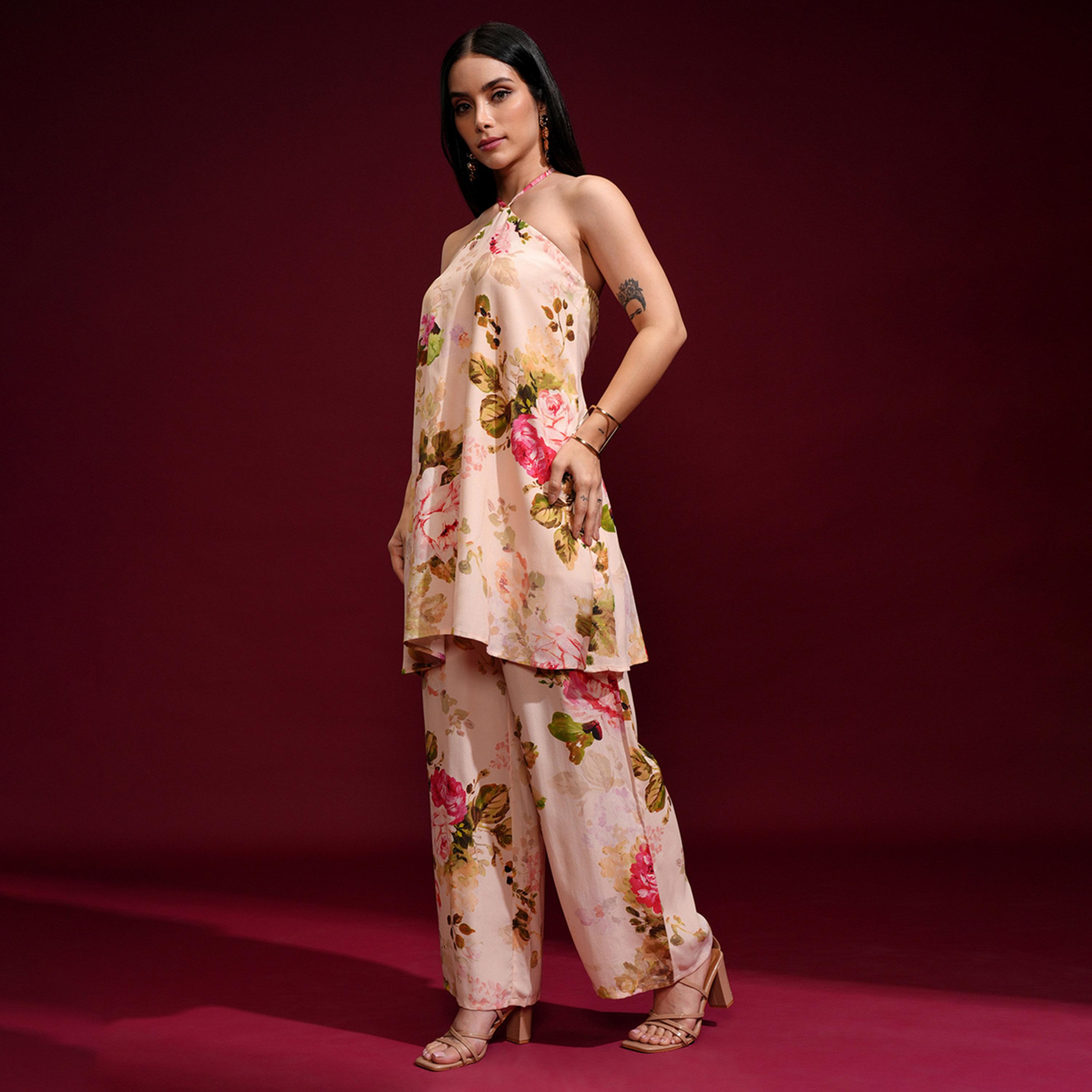 فيشود × ستايلي - تونيك بطبعة زهور وعنق هالتر مع بنطال بالازو-women-clothing-coordsets-image-4