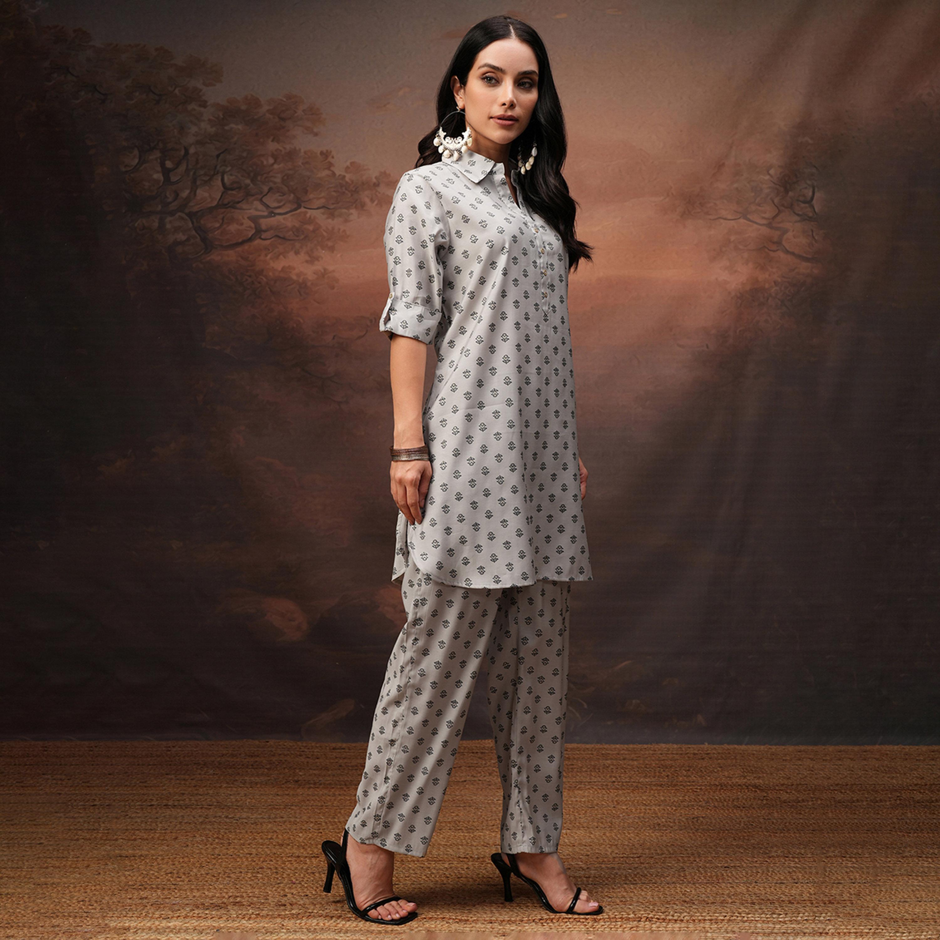 فيشود × ستايلي - قميص مطبوع بأكمام ثلاثة أرباع وياقة مع بنطال بالازو - رمادي-women-clothing-coordsets-image-4