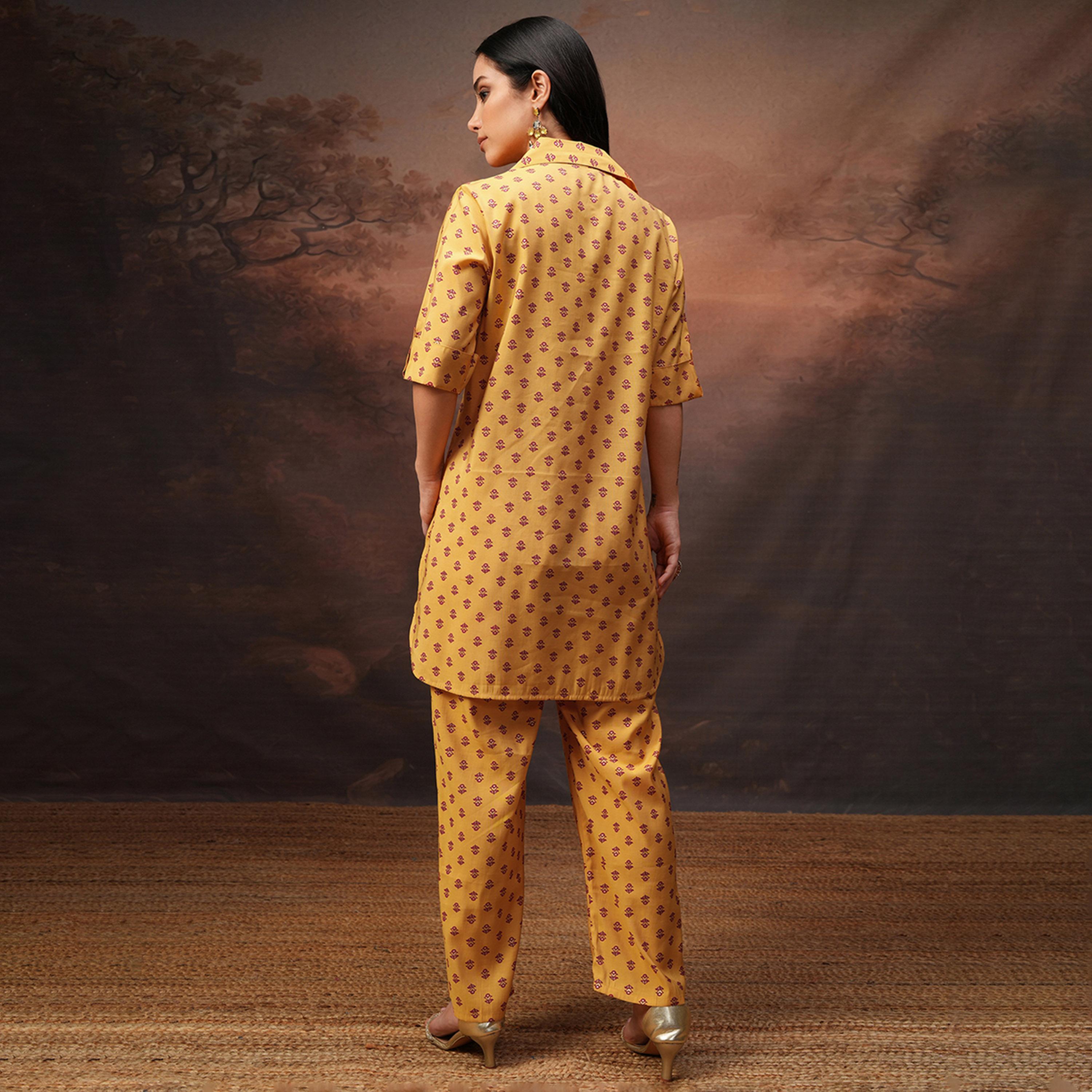 فيشود × ستايلي - قميص مطبوع بأكمام ثلاثة أرباع مع بنطال بالاوز - خردلي-women-clothing-coordsets-image-3