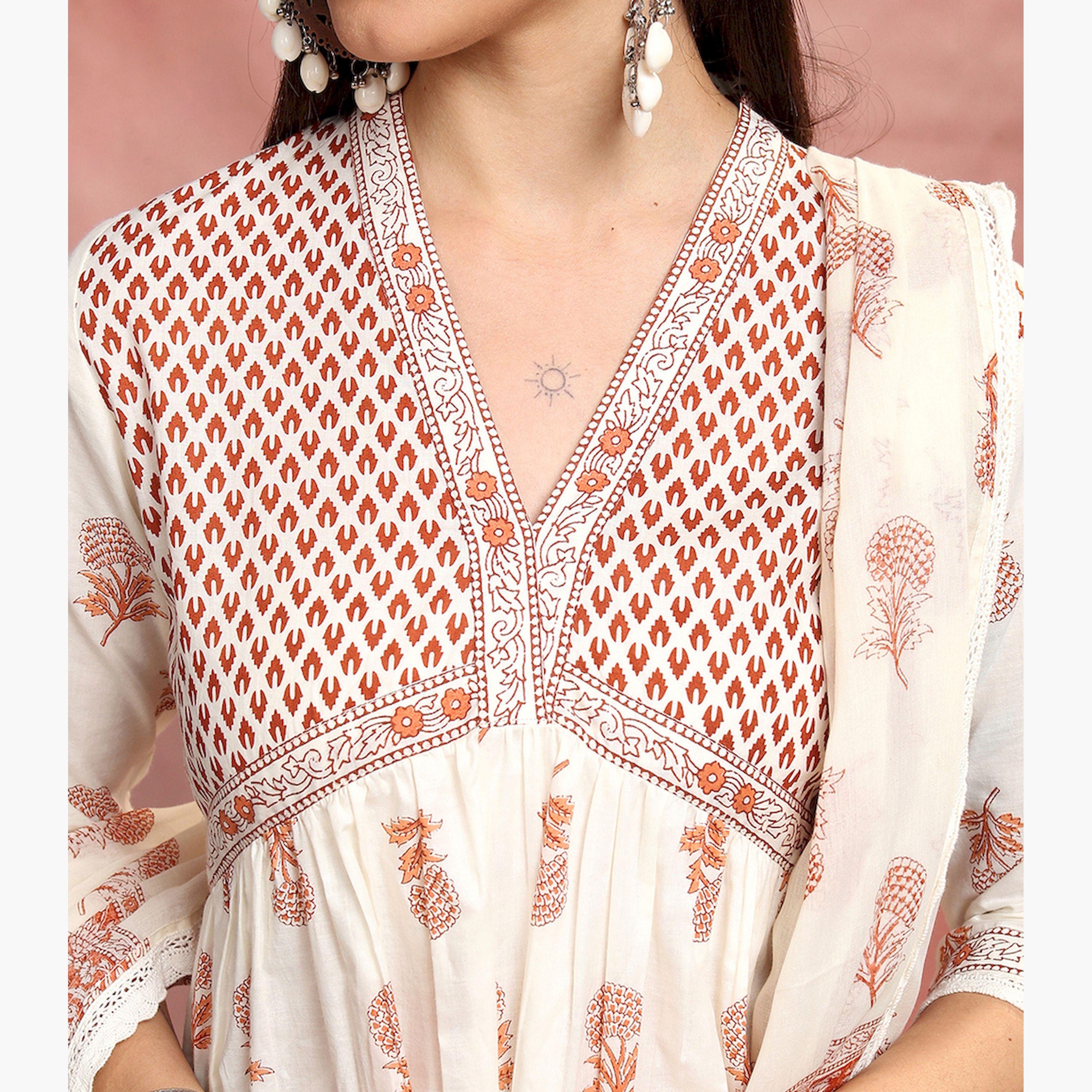 فيشود × ستايلي - كورتا بطبعة زهور من القطن الخالص بفتحة رقبة على شكل حرف V مع بنطال ووشاح-women-clothing-ethnicwear-sareesets-image-5