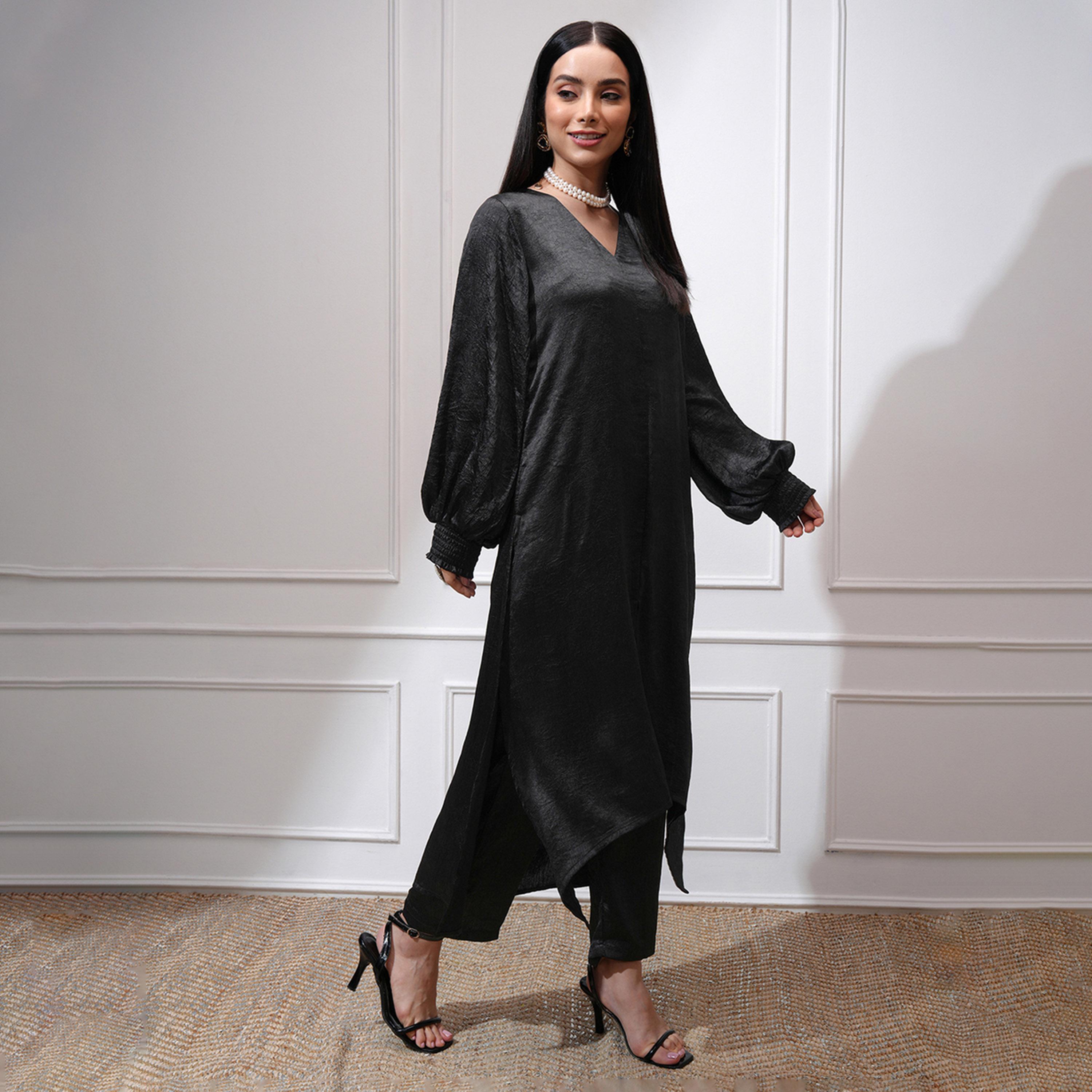 Vishudh X Styli Textured V-Neck Puffed Sleeves A-Line Kurta with Trousers-women-clothing-ethnicwear-kurtasets-image-6