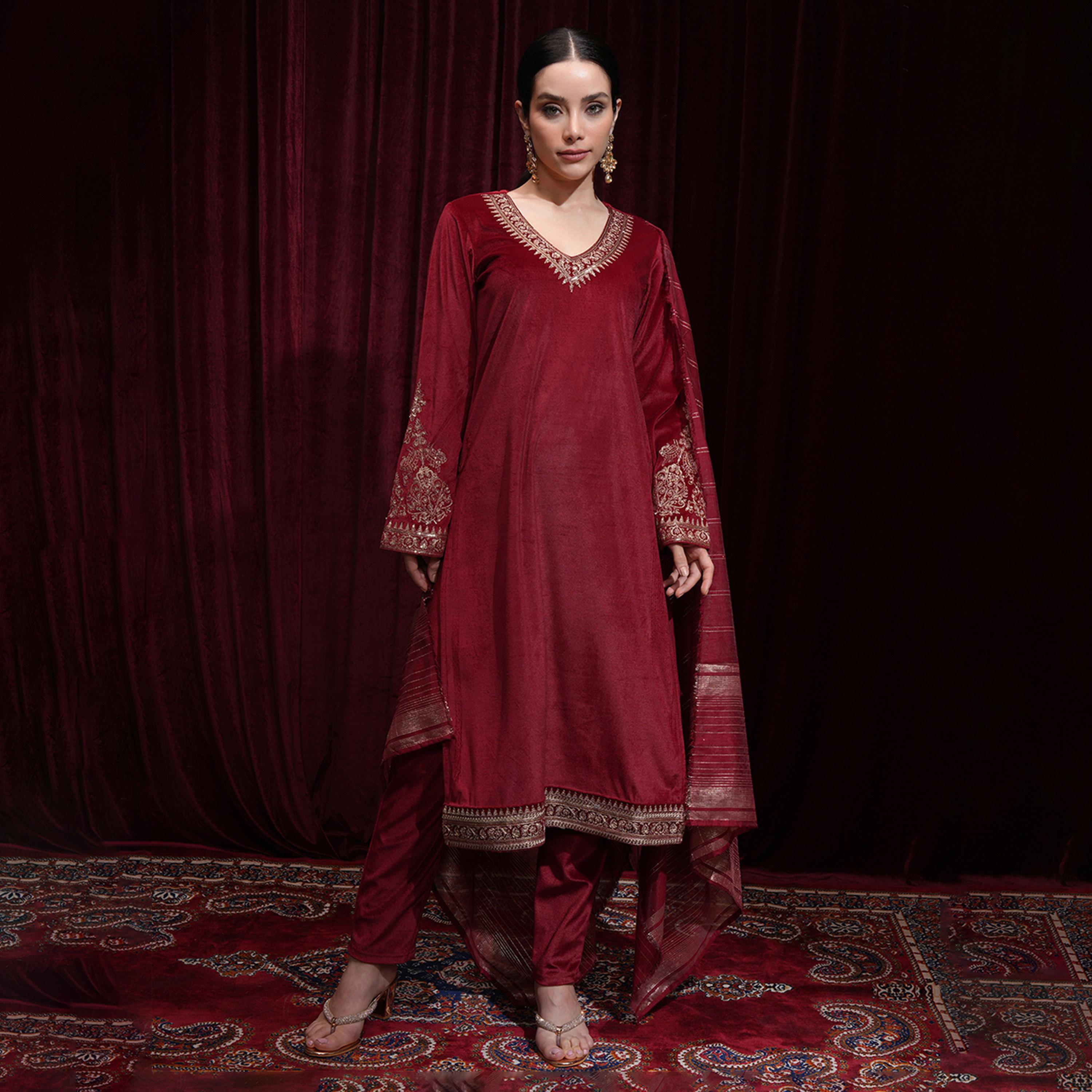 فيشود × ستايلي - كورتا نسائية عادية مطرزة بزخارف عرقية مع بنطال ووشاح-women-clothing-ethnicwear-sareesets-image-1