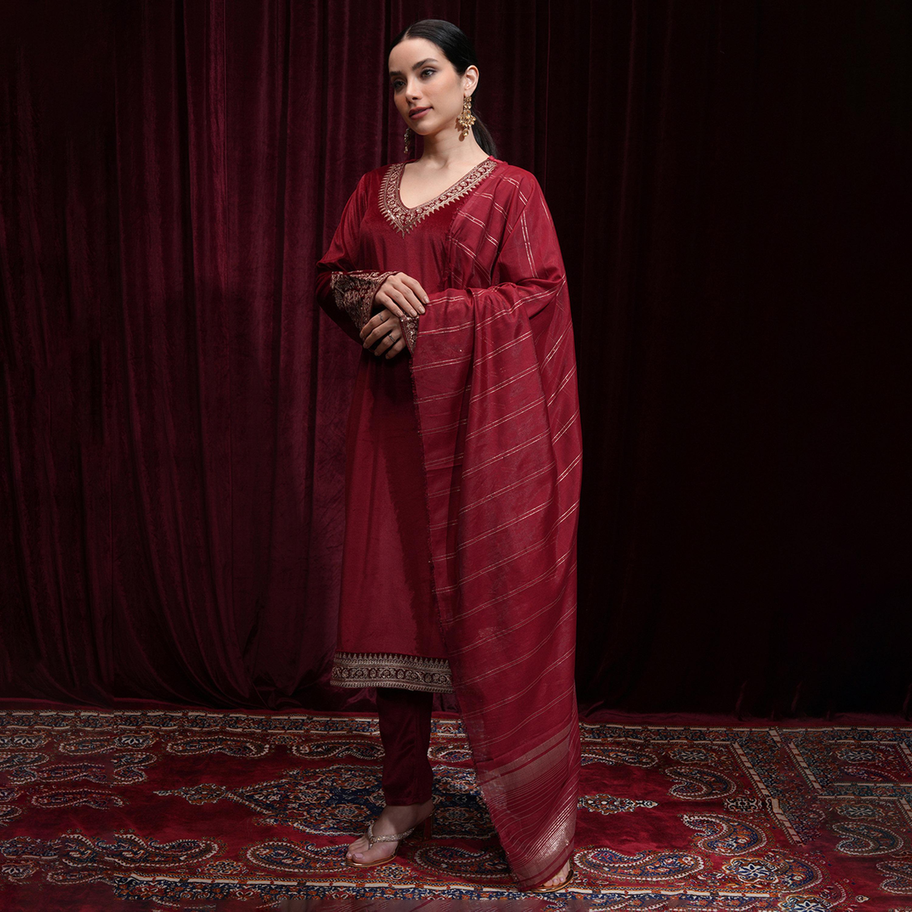 فيشود × ستايلي - كورتا نسائية عادية مطرزة بزخارف عرقية مع بنطال ووشاح-women-clothing-ethnicwear-sareesets-image-2