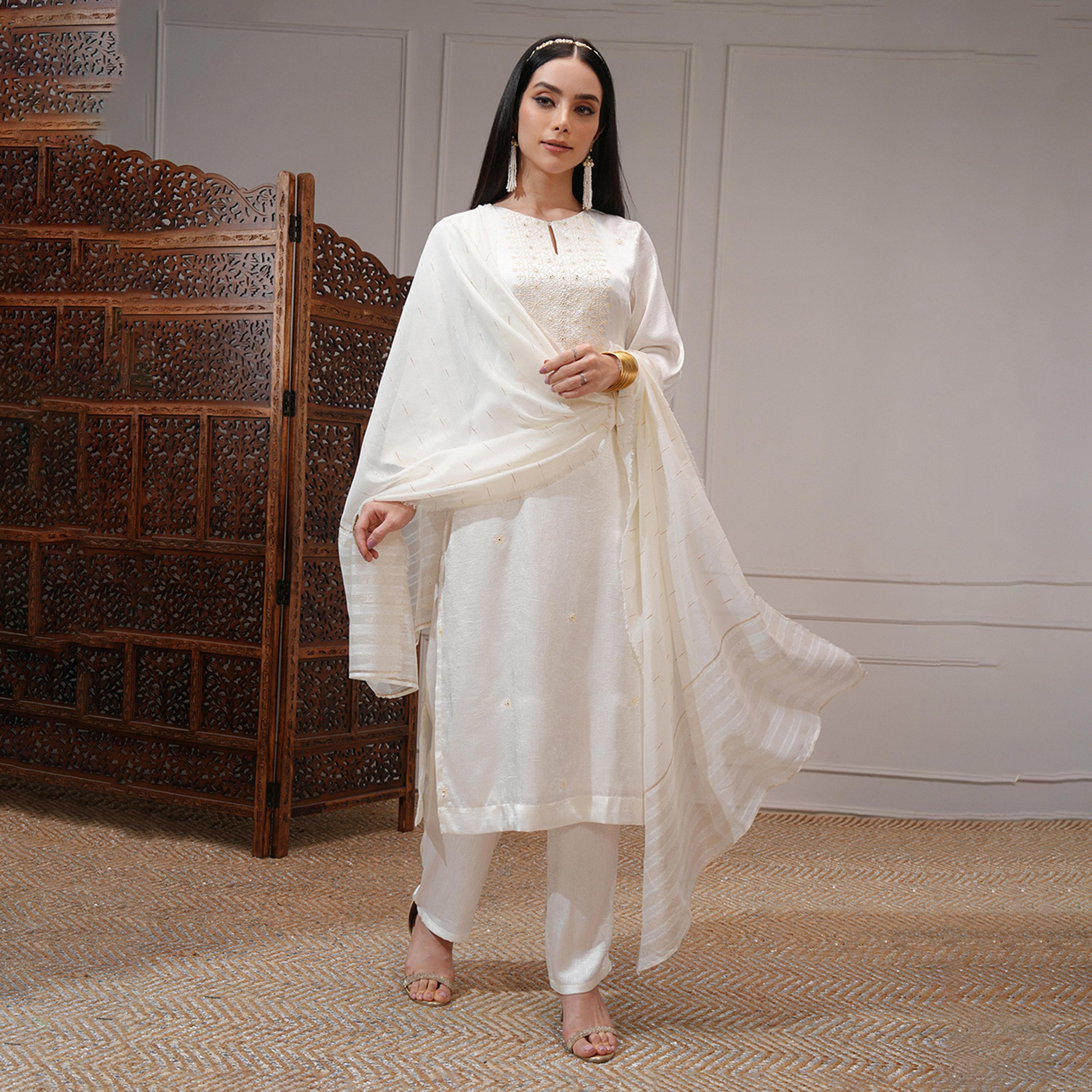 فيشود × ستايلي - كورتا نسائية عادية بطبعة زهور وتطريز مع بنطال ووشاح-women-clothing-ethnicwear-sareesets-image-1