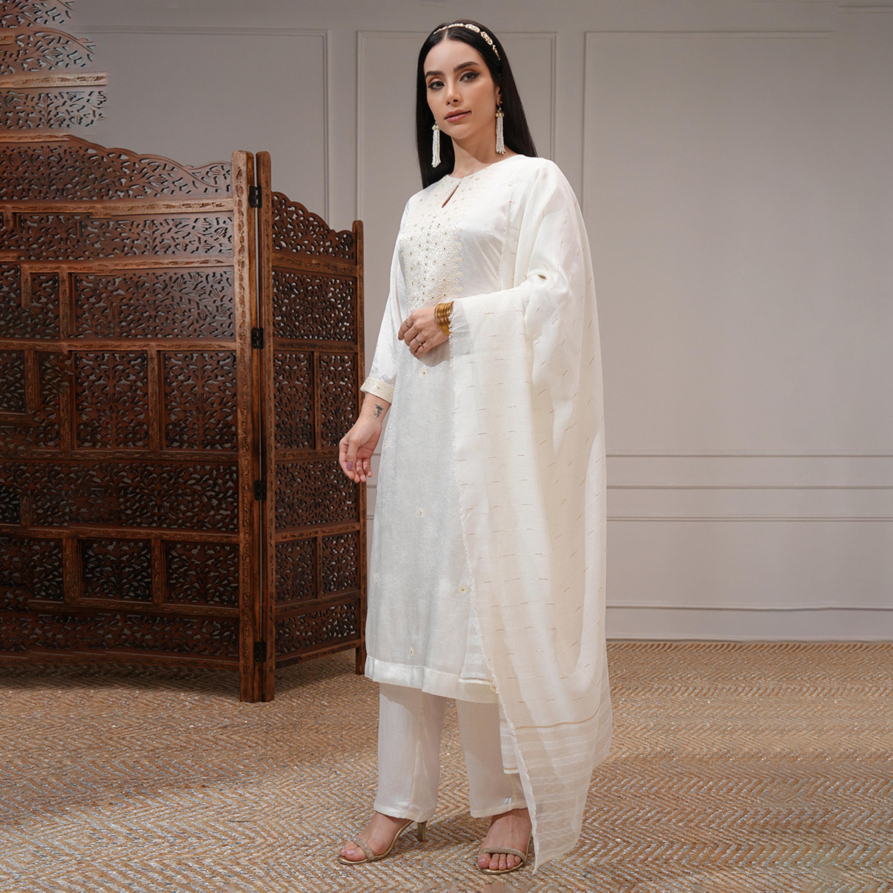 فيشود × ستايلي - كورتا نسائية عادية بطبعة زهور وتطريز مع بنطال ووشاح-women-clothing-ethnicwear-sareesets-image-4