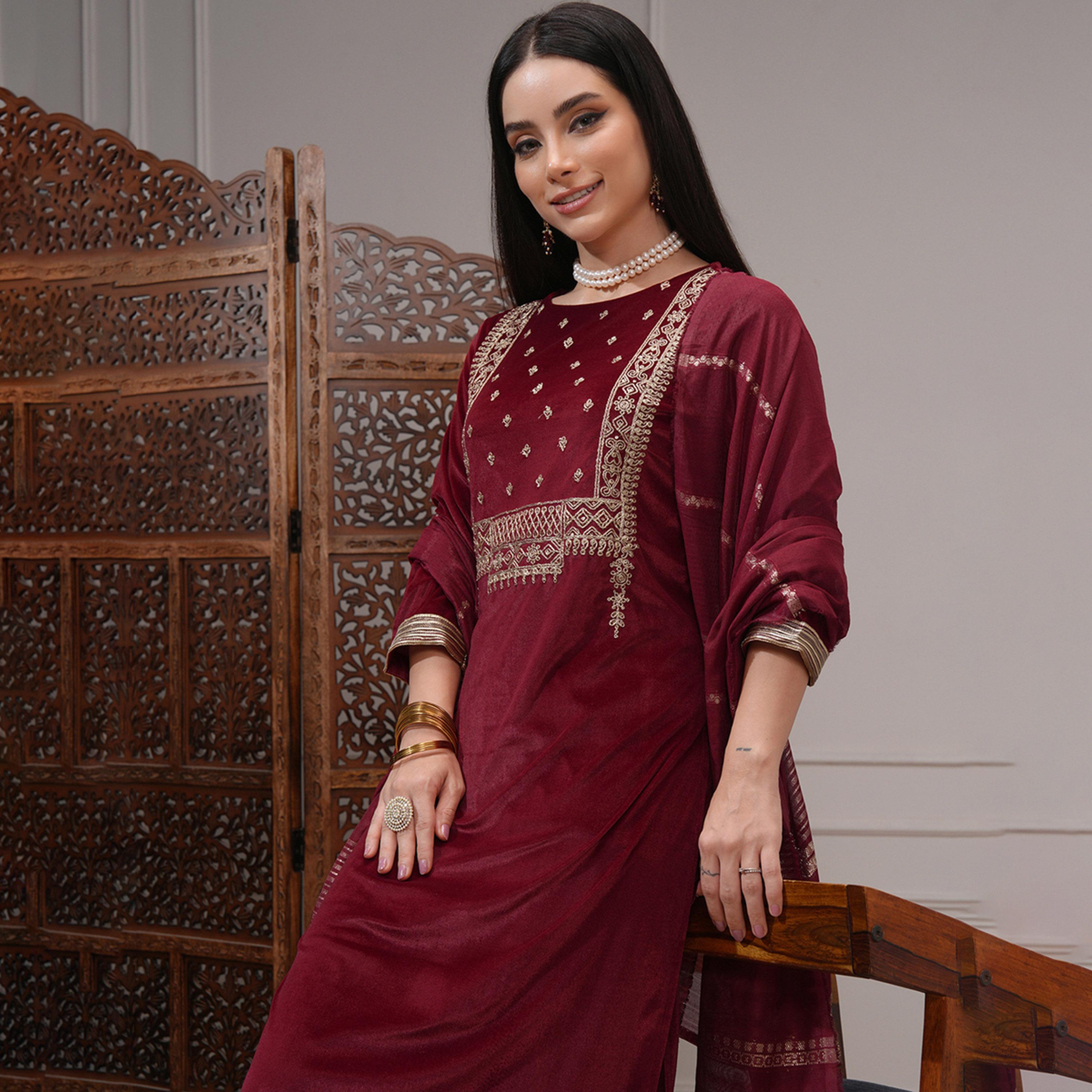 فيشود × ستايلي - كورتا نسائية مطرزة بالزهور ومزينة بالترتر مع بنطال ووشاح-women-clothing-ethnicwear-sareesets-image-2