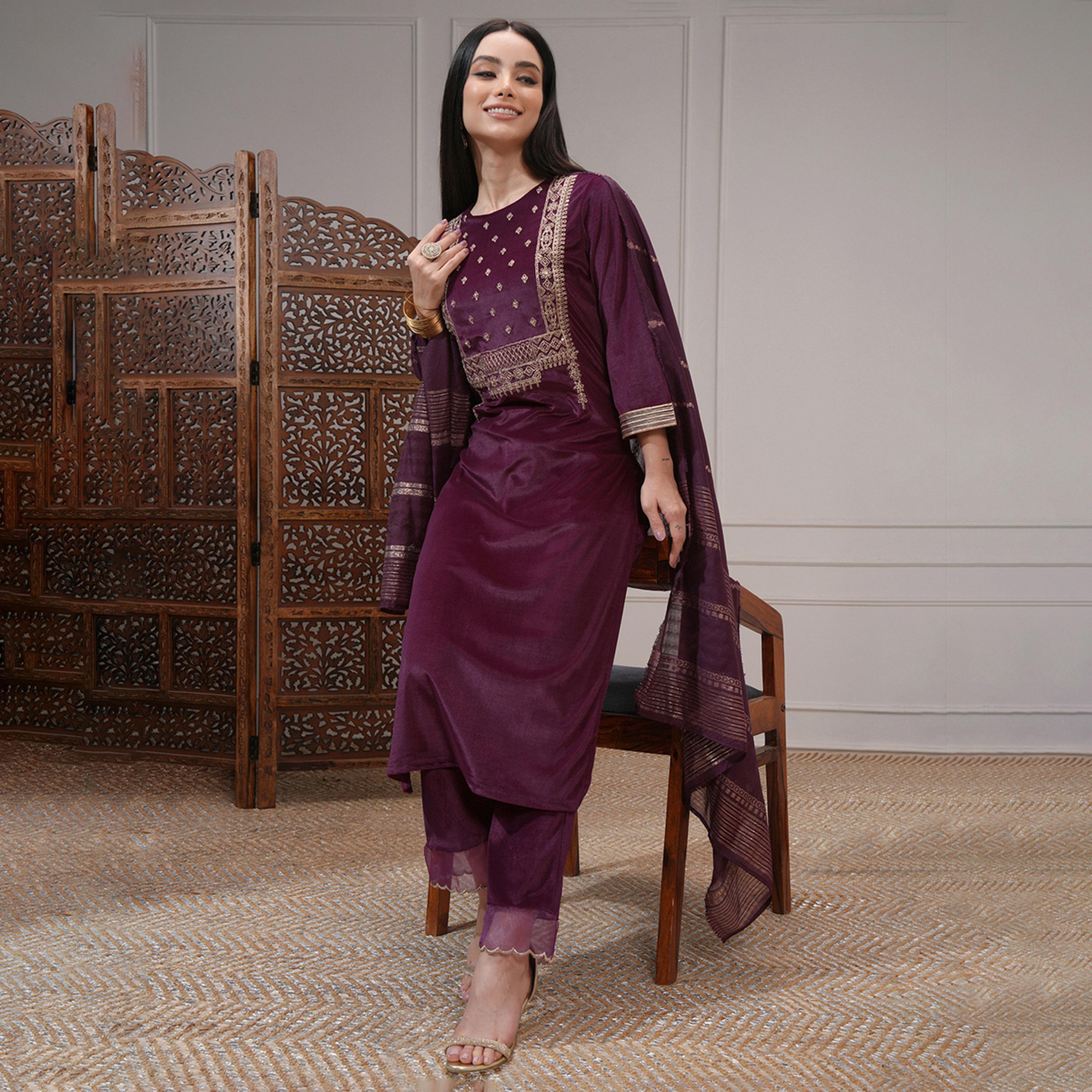 فيشود × ستايلي - كورتا نسائية مطرزة بزخارف عرقية وترتر مع بنطال ووشاح-women-clothing-ethnicwear-sareesets-image-1