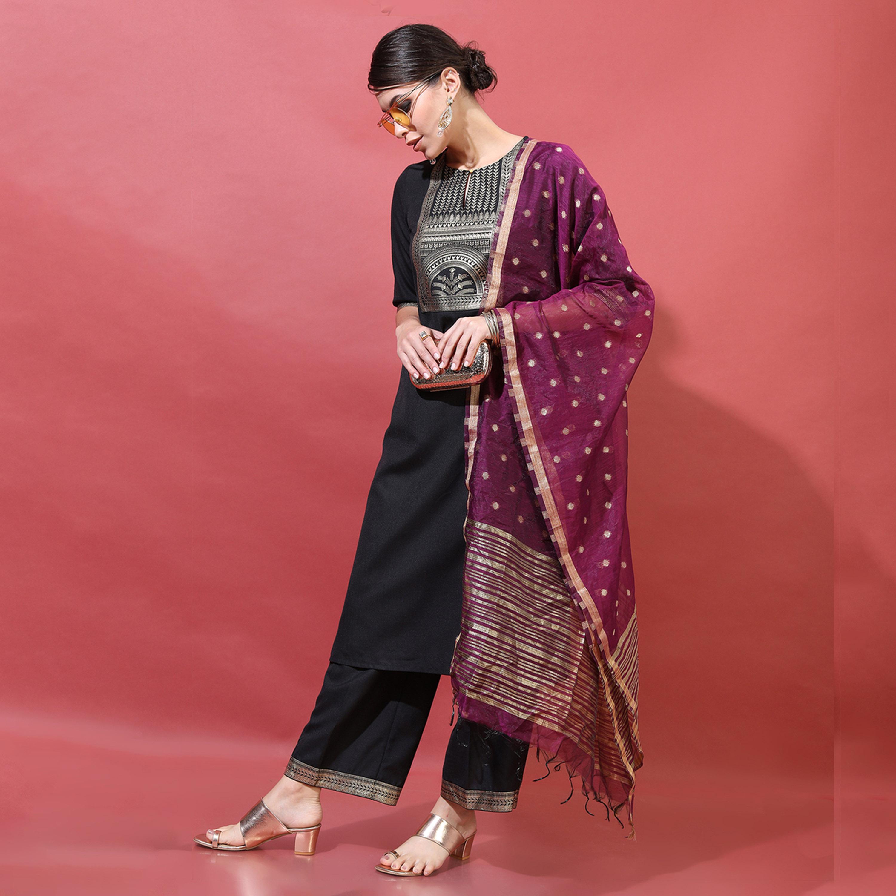 فيشود × ستايلي - كورتا مطبوعة بزخارف عرقية مع بنطال ووشاح باللون الأسود للنساء-women-clothing-ethnicwear-sareesets-image-2