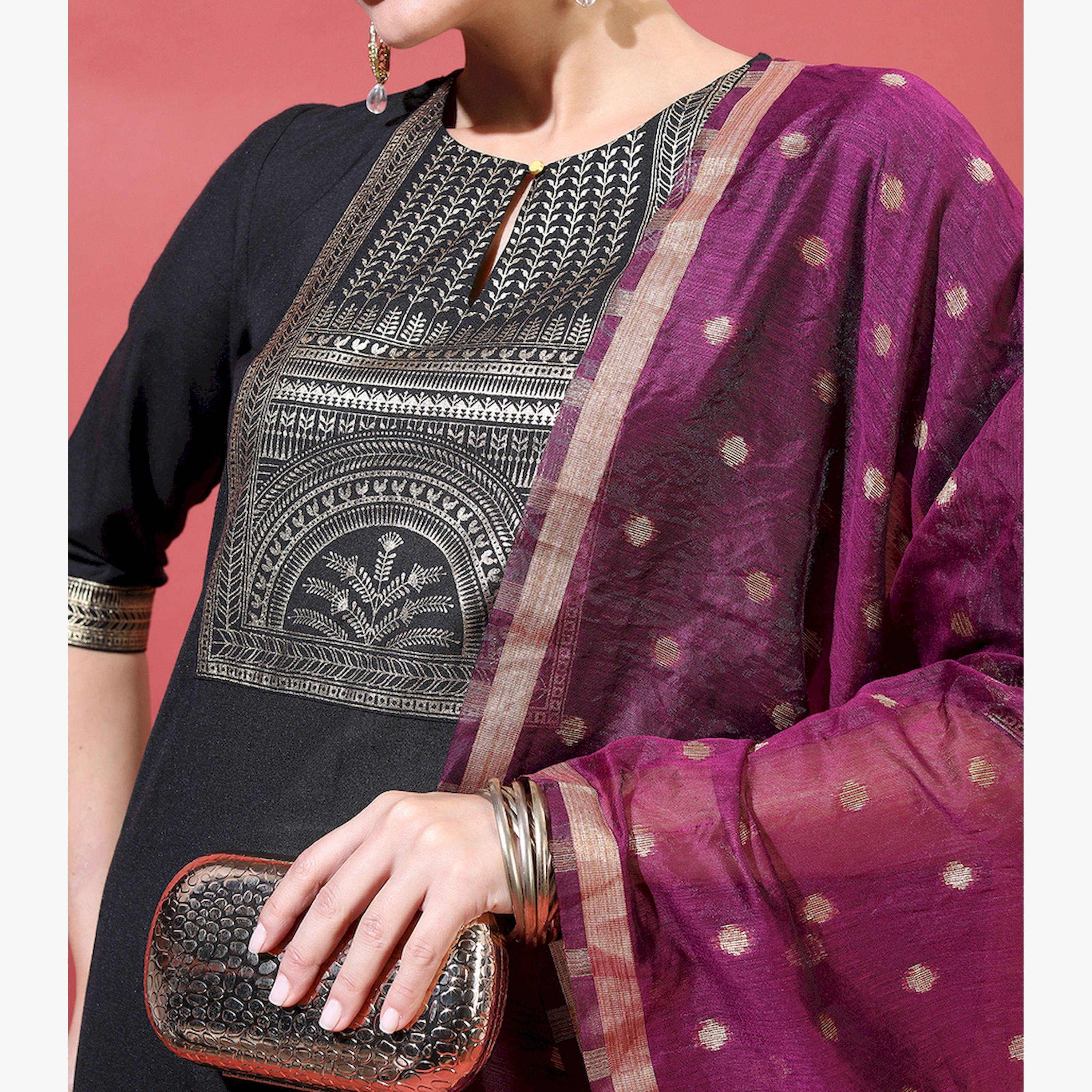 فيشود × ستايلي - كورتا مطبوعة بزخارف عرقية مع بنطال ووشاح باللون الأسود للنساء-women-clothing-ethnicwear-sareesets-image-4