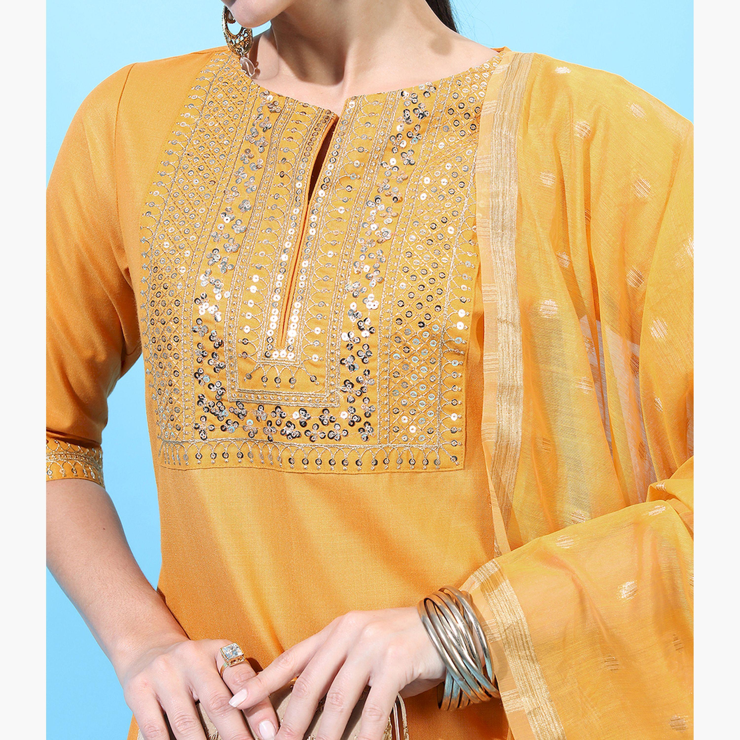 فيشود × ستايلي - كورتا نسائية مطرزة مع بنطال ووشاح - أصفر-women-clothing-ethnicwear-sareesets-image-4