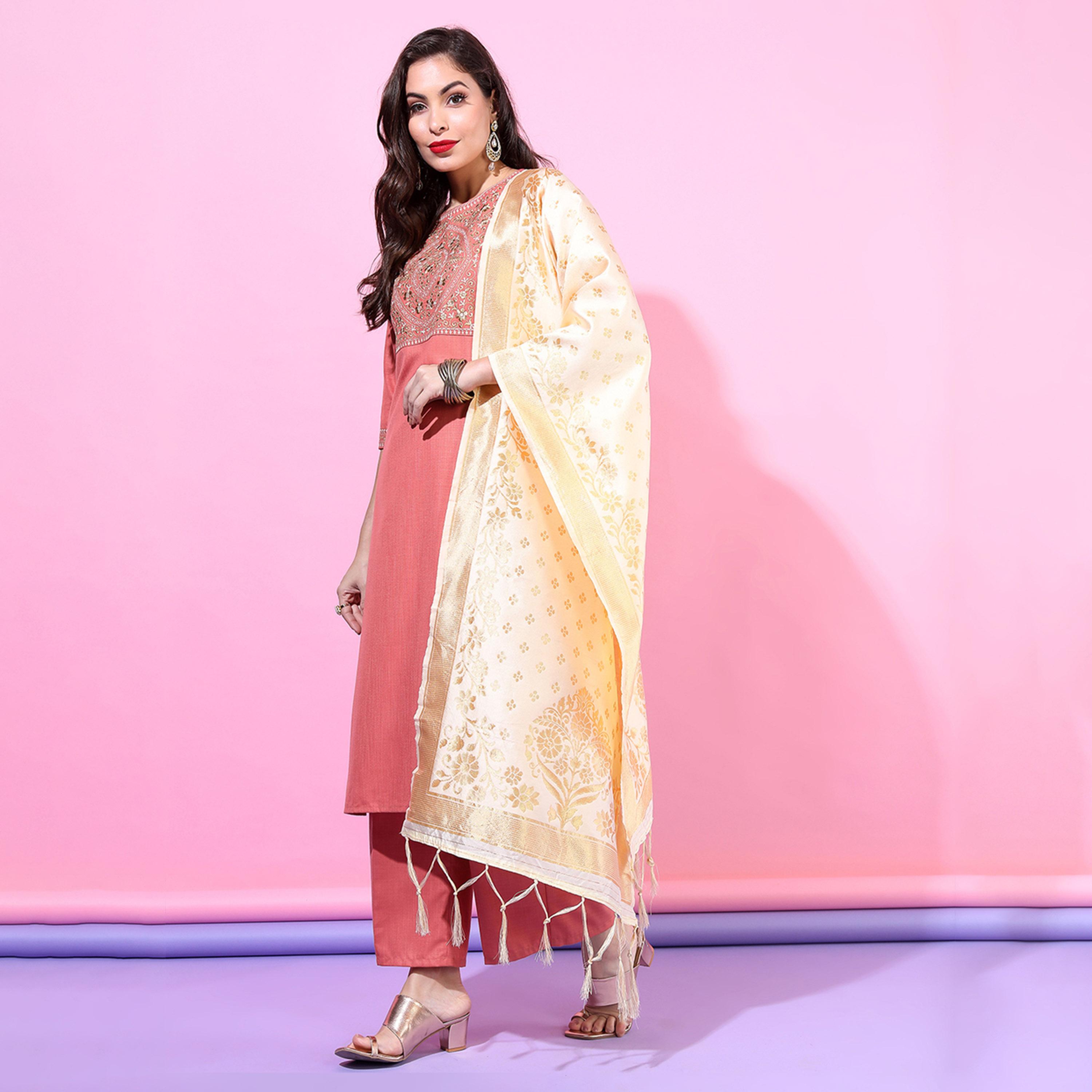 فيشود × ستايلي - كورتا نسائية بياقة مزينة مع بنطال بالازو ووشاح دوباتا - مرجاني-women-clothing-ethnicwear-sareesets-image-5