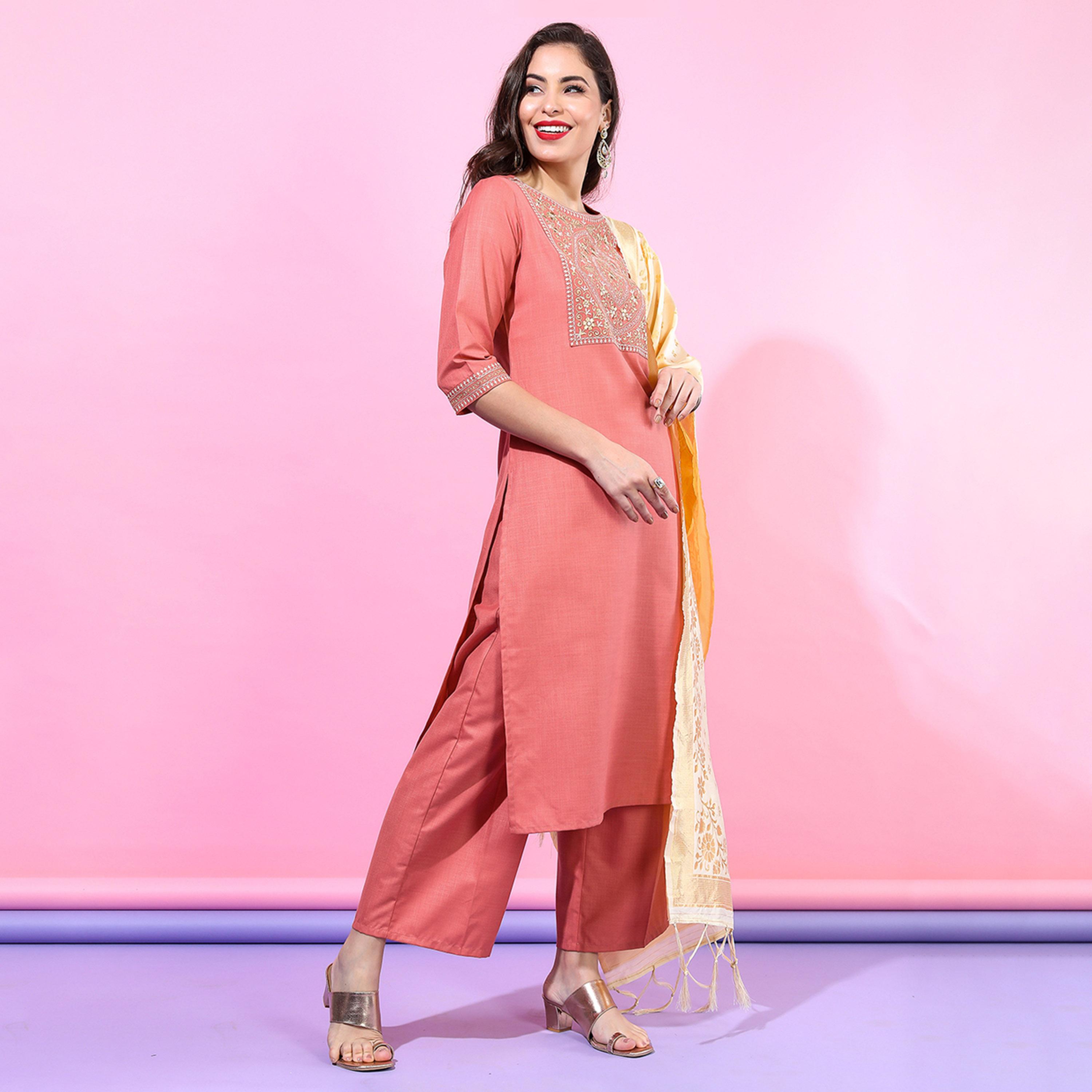 فيشود × ستايلي - كورتا نسائية بياقة مزينة مع بنطال بالازو ووشاح دوباتا - مرجاني-women-clothing-ethnicwear-sareesets-image-6